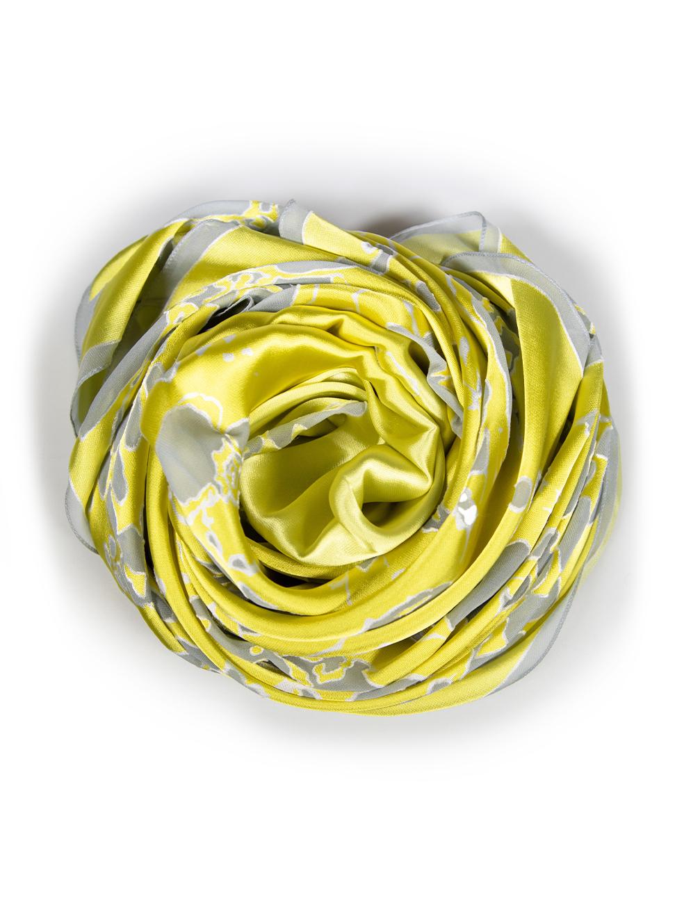 CONDITION is Very good. Minimal wear to scarf is evident. Minimal wear to scarf edge where a small mark can be seen on this used Givenchy designer resale item.
 
 
 
 Details
 
 
 Yellow
 
 Viscose
 
 Square scarf
 
 Floral pattern
 
 Partially