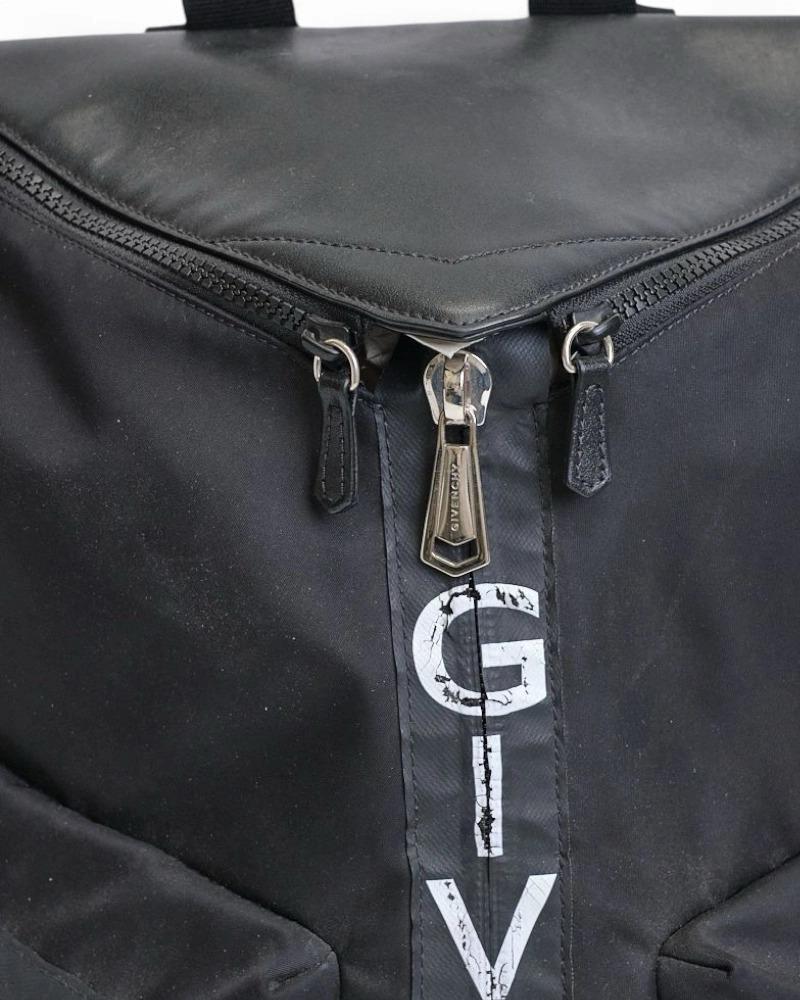 Givenchy Triangle Zipy Nylon Rucksack Schwarz 7