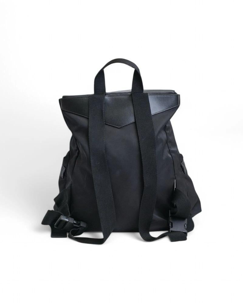 Givenchy Triangle Zipy Nylon Rucksack Schwarz im Zustand „Gut“ in Torre Del Greco, IT