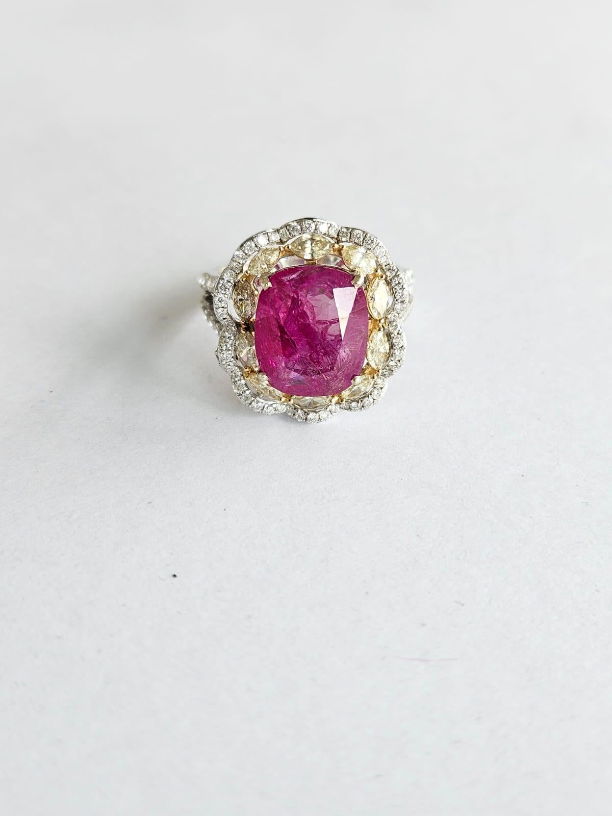 GJEPC Certified 6.24 carats unheat natural Burma Ruby & Diamonds Engagement Ring In New Condition For Sale In Hong Kong, HK