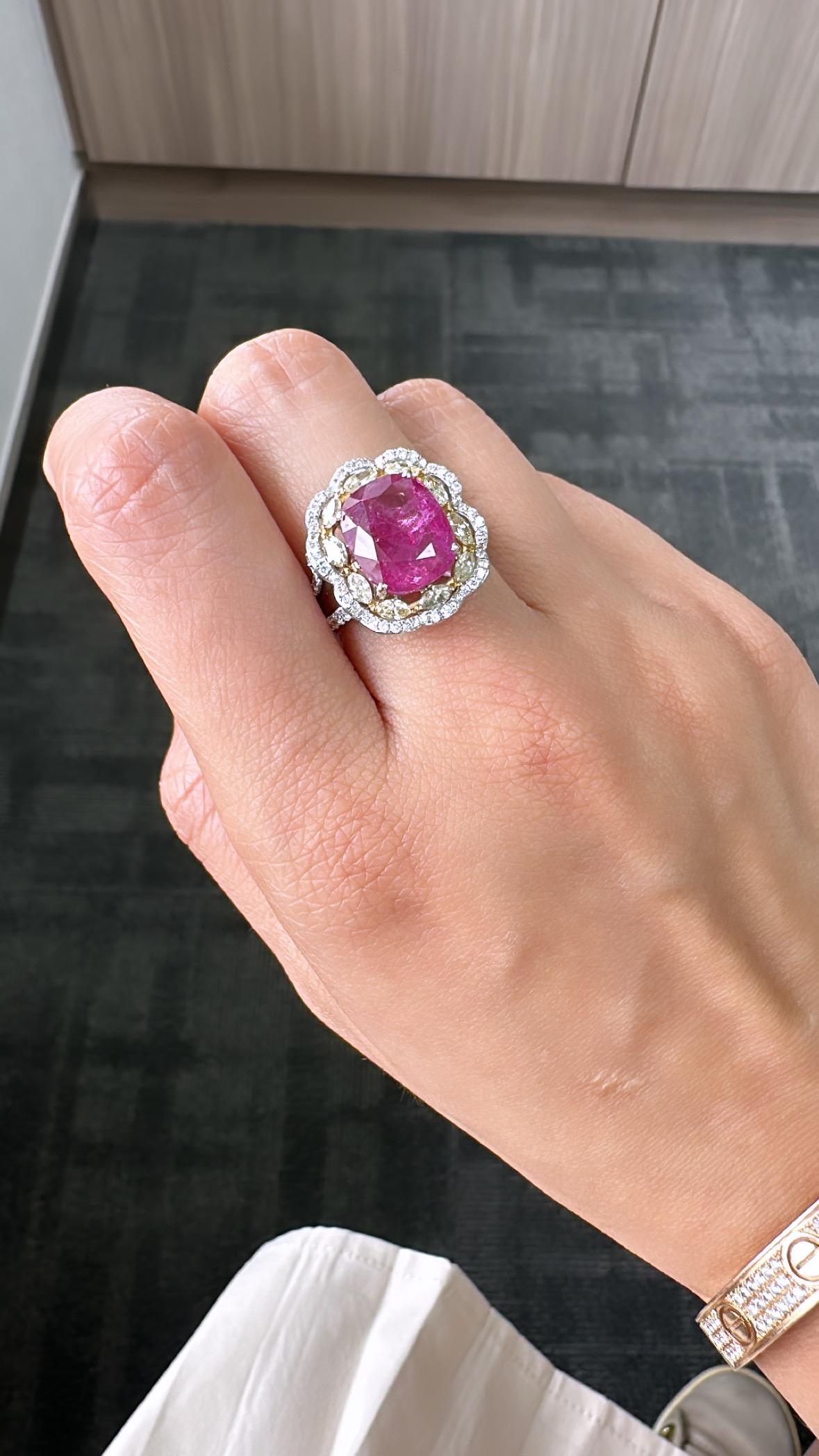 GJEPC Certified 6.24 carats unheat natural Burma Ruby & Diamonds Engagement Ring For Sale 1