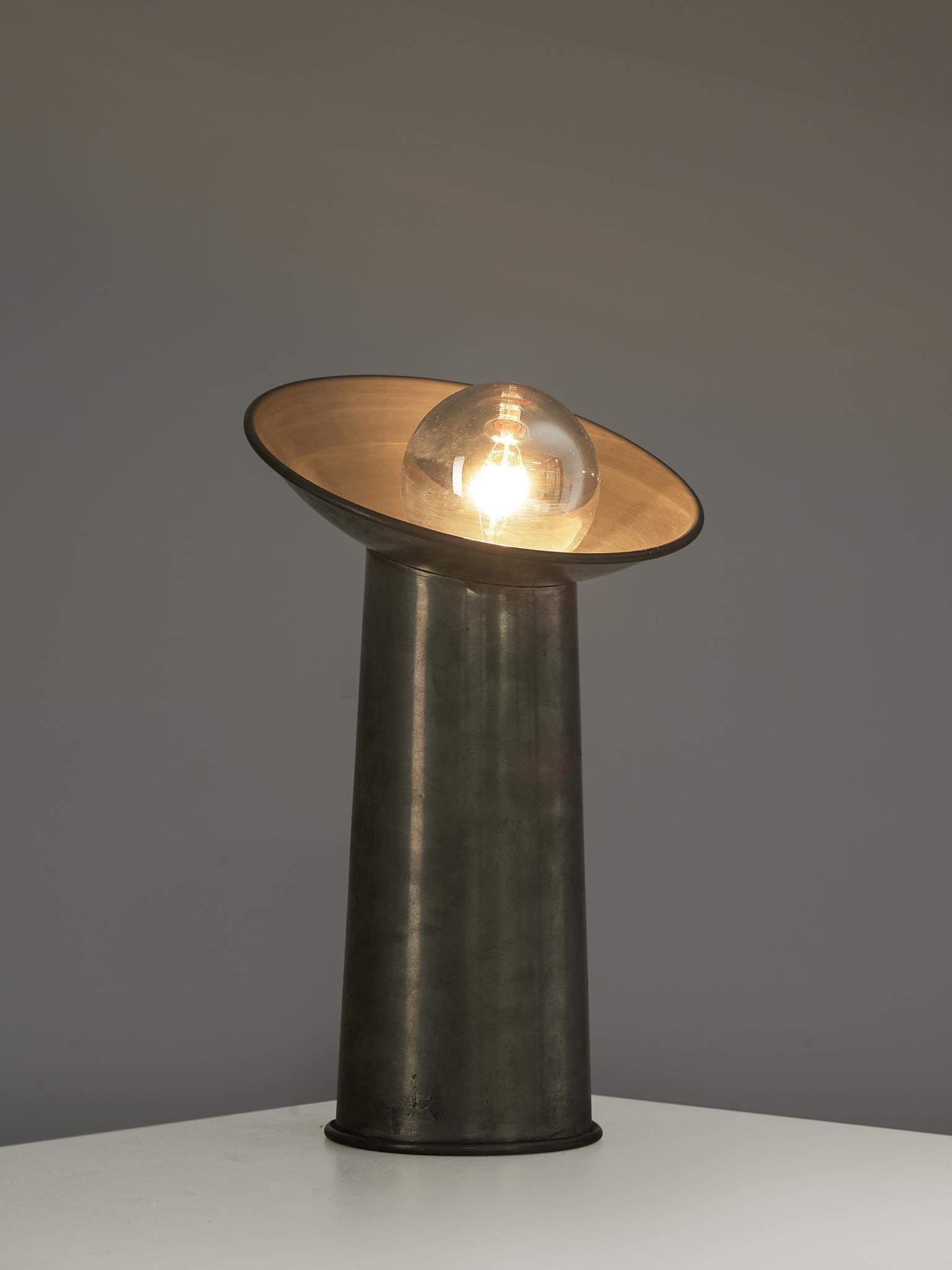 Gjilla Giani for Sormani, 'Radar' table lamp, pewter and glass, Italy, circa 1970.

A futuristic table lamp designed by the architect Gjilla Giani for Sormani. The lamp is completely executed in pewter. The shade is faced up, holding a large,