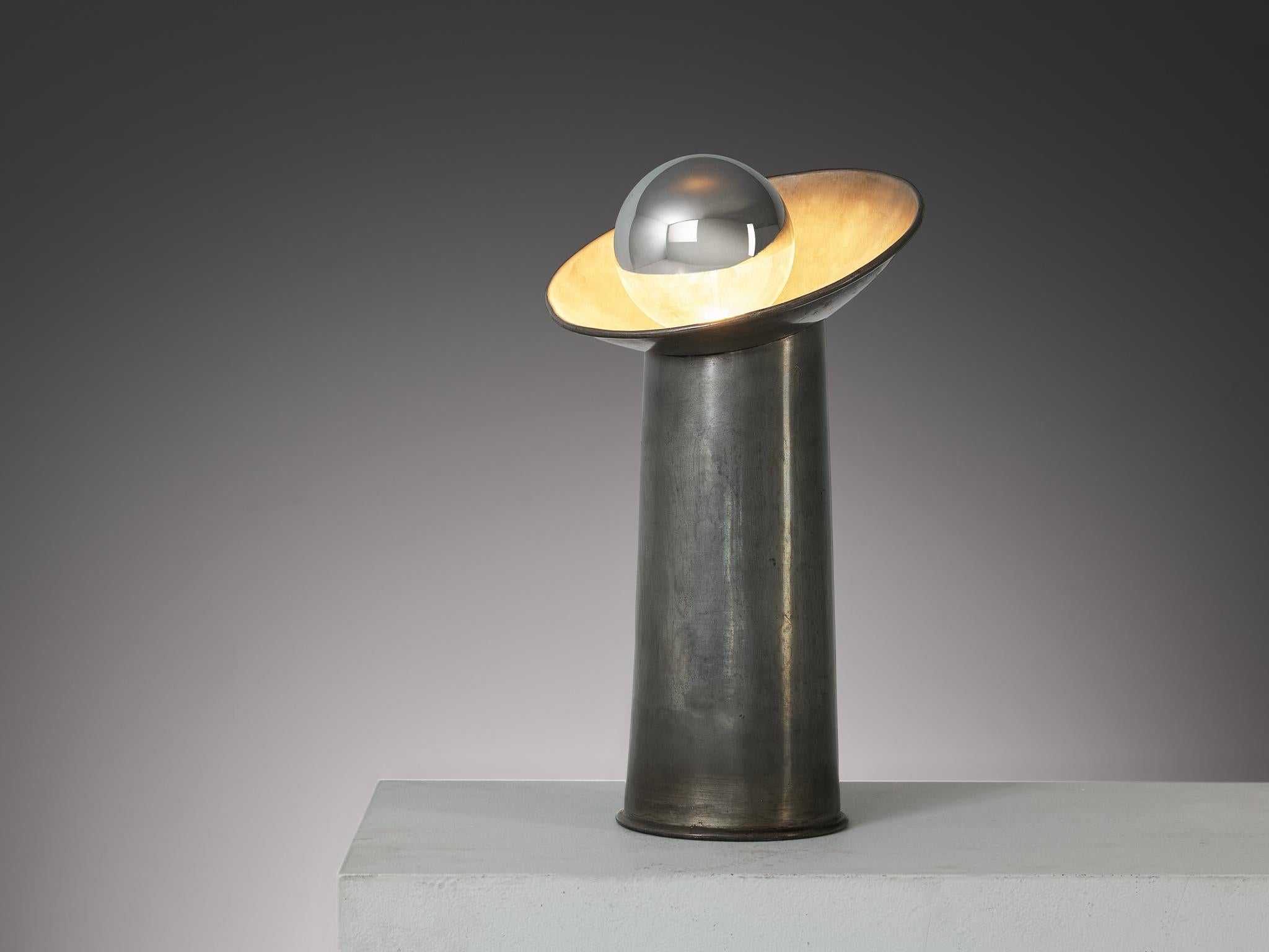 Gjlla Giani for the Nucleo Division of Sormani, 'Radar' table lamp, pewter and glass, Italy, 1971

This rare table lamp is designed by the Italian architect Gjlla Giani for the Nucleo Division of Sormani. The lamp embodies a uniform design;