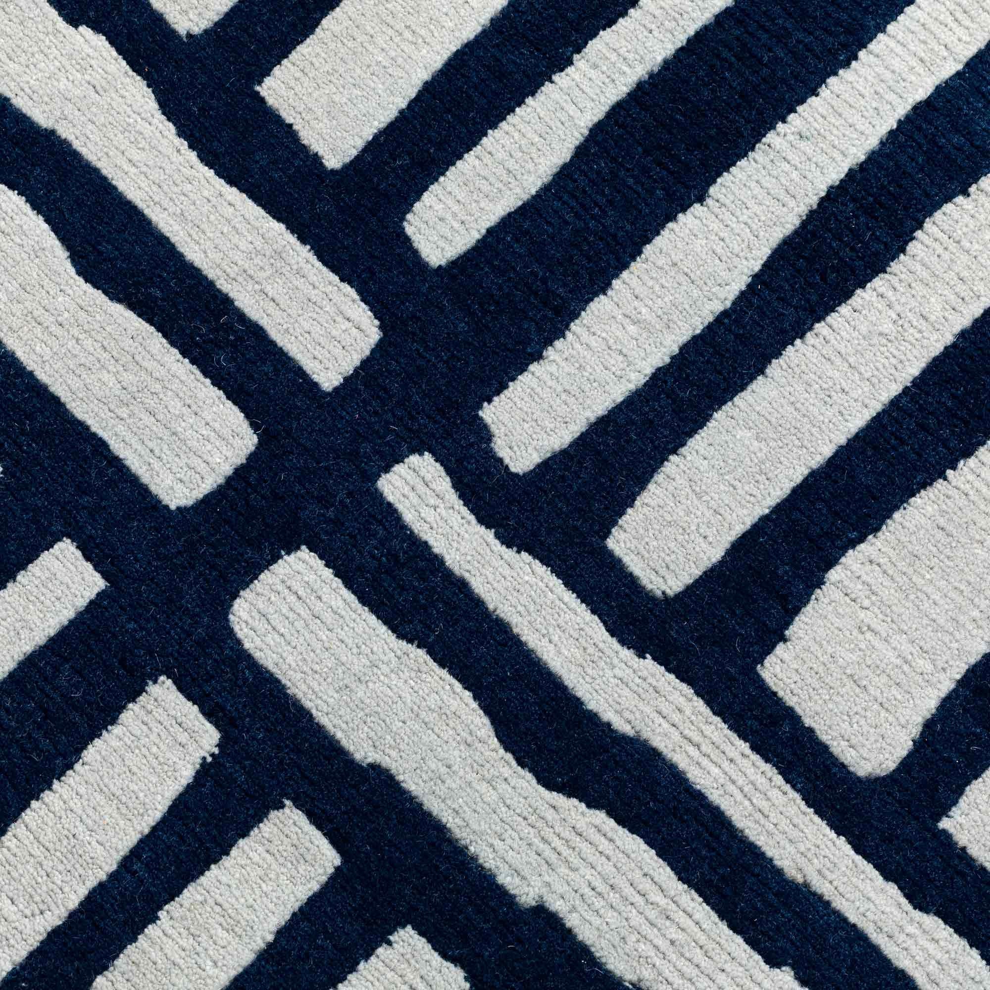 Tapis en laine GJS12 de George J. Sowden pour la collection Post Design/Memphis

Un tapis en laine fabriqué à la main par différents artisans népalais. Fabriqué dans une édition limitée de 36 exemplaires signés et numérotés.

Le tapis étant