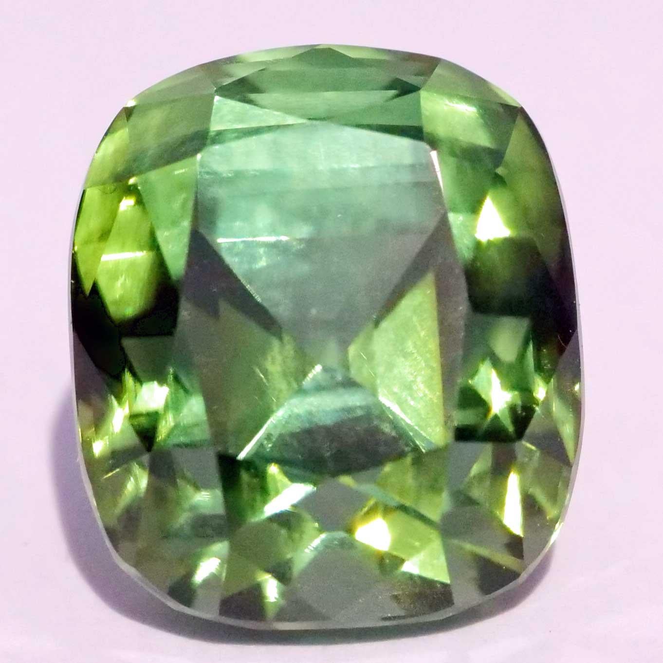 Estimated value approx. 3500.- euros

the most beautiful among the beautiful, a green tourmaline from Afghanistan with mint tone, always special due to the particularly high light refraction and brilliance of the Afghan tourmalines, approx. 8.45 ct,