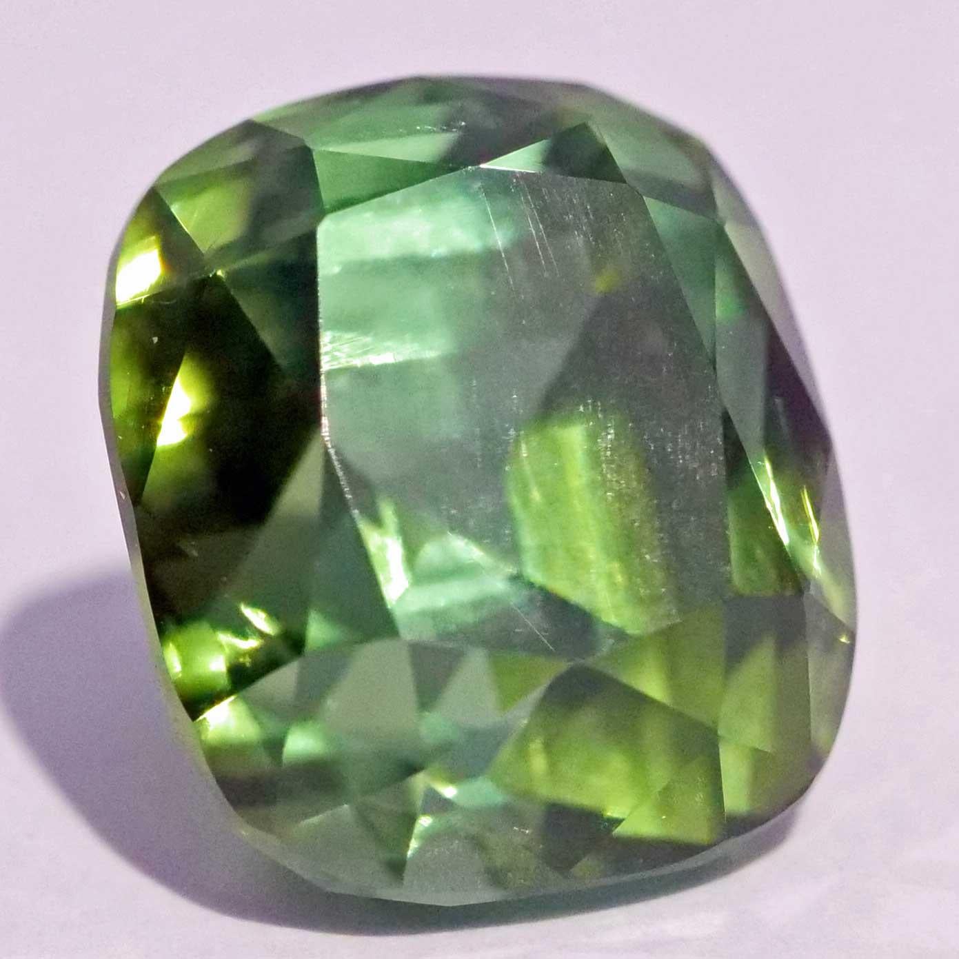 Modern GLA Certificate Tourmaline  Afghanistan green-mint 8.45 ct Investment Gemstone For Sale