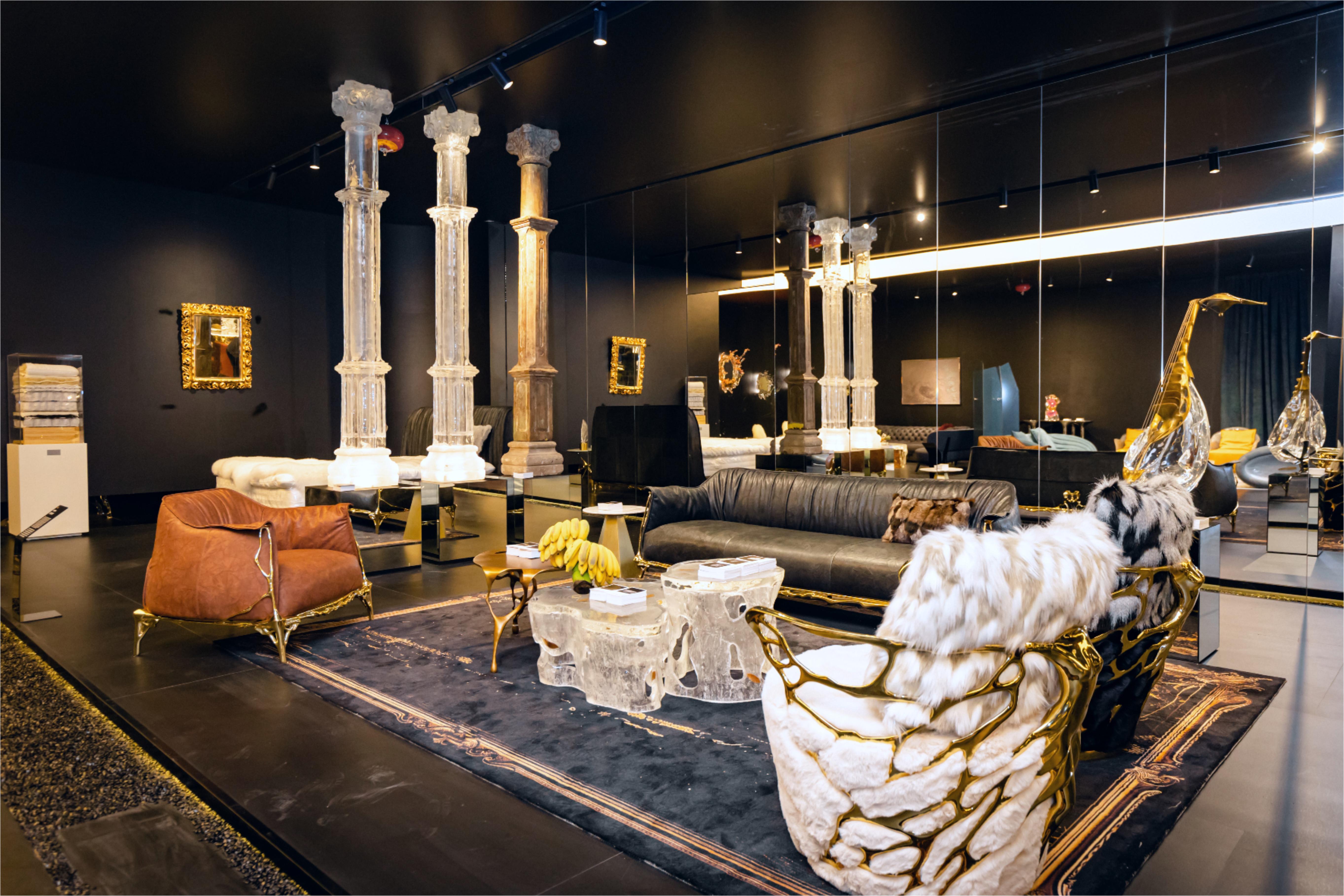 The cultural concept is rich, and the inspiration for the shape is taken from the allusion of Zhuangzi Mengdie. With light butterfly wings transformed into the shape of a chairback, but cast in heavy brass,
The weight is reversed, and it is also