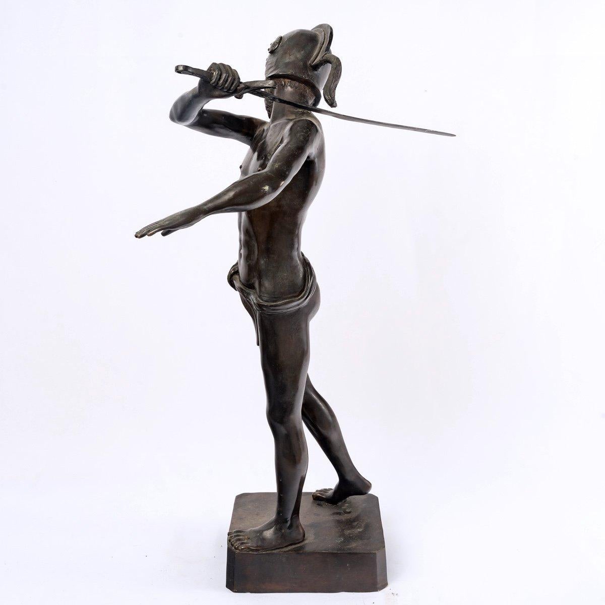 An antique French sculpture in brown patinated bronze depicting an ancient gladiator wearing a cloak and wielding a sword.
This very fine representation is attributed to Émile Louis Picault.

Period : 19th Century
Dimensions: Height: 64cm x Width: