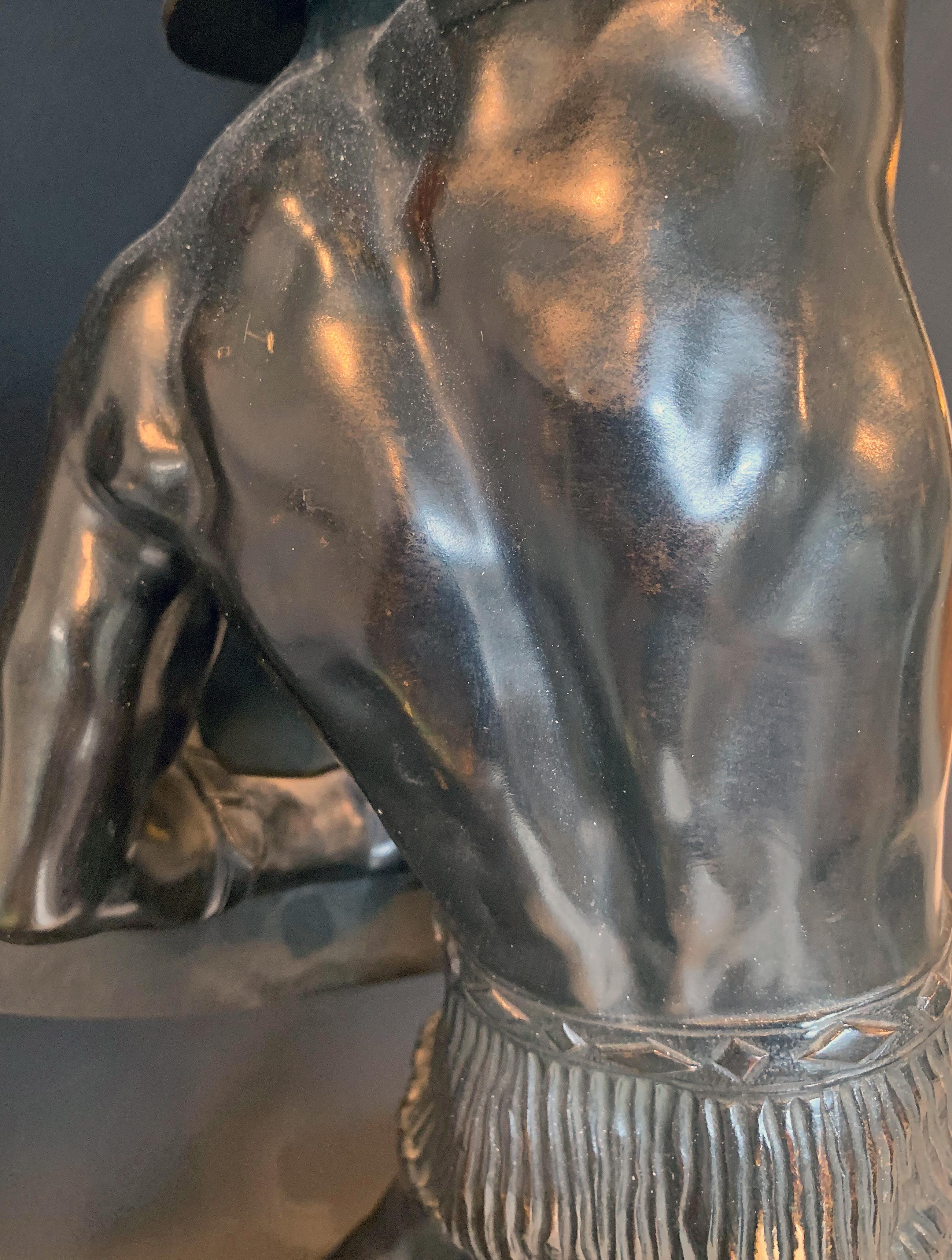 «ladiateur avec bouclier et casque, rare, grande sculpture en bronze, nu masculin Bon état - En vente à Philadelphia, PA