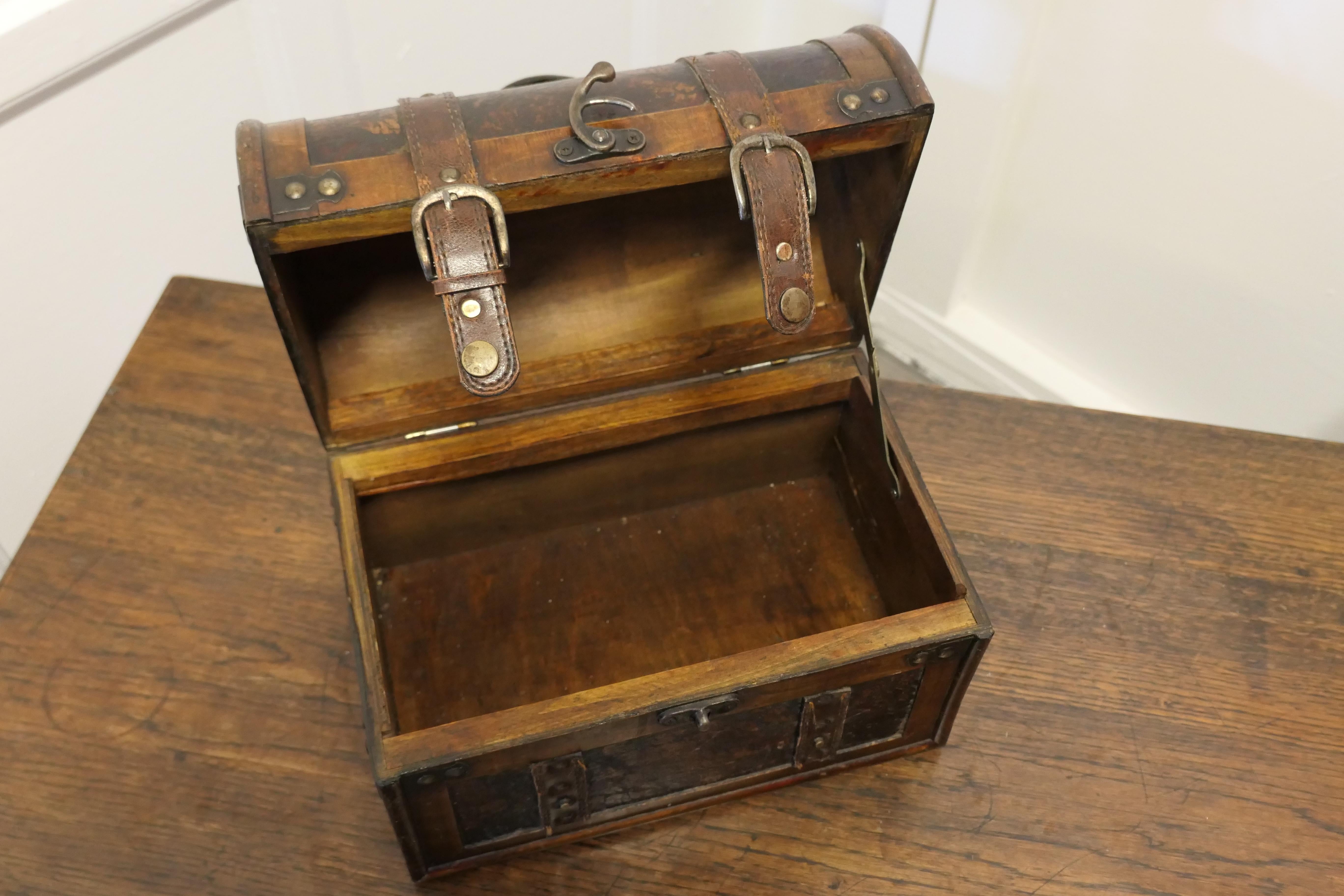 Gladstone Bag Treasure Chest Box In Good Condition In Chillerton, Isle of Wight
