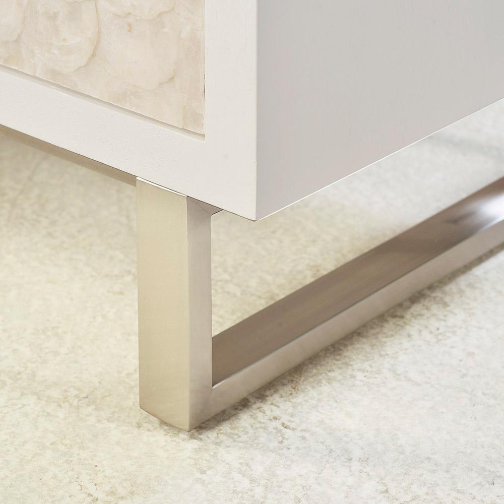 Cassettiera minimalista glam in vendita 2