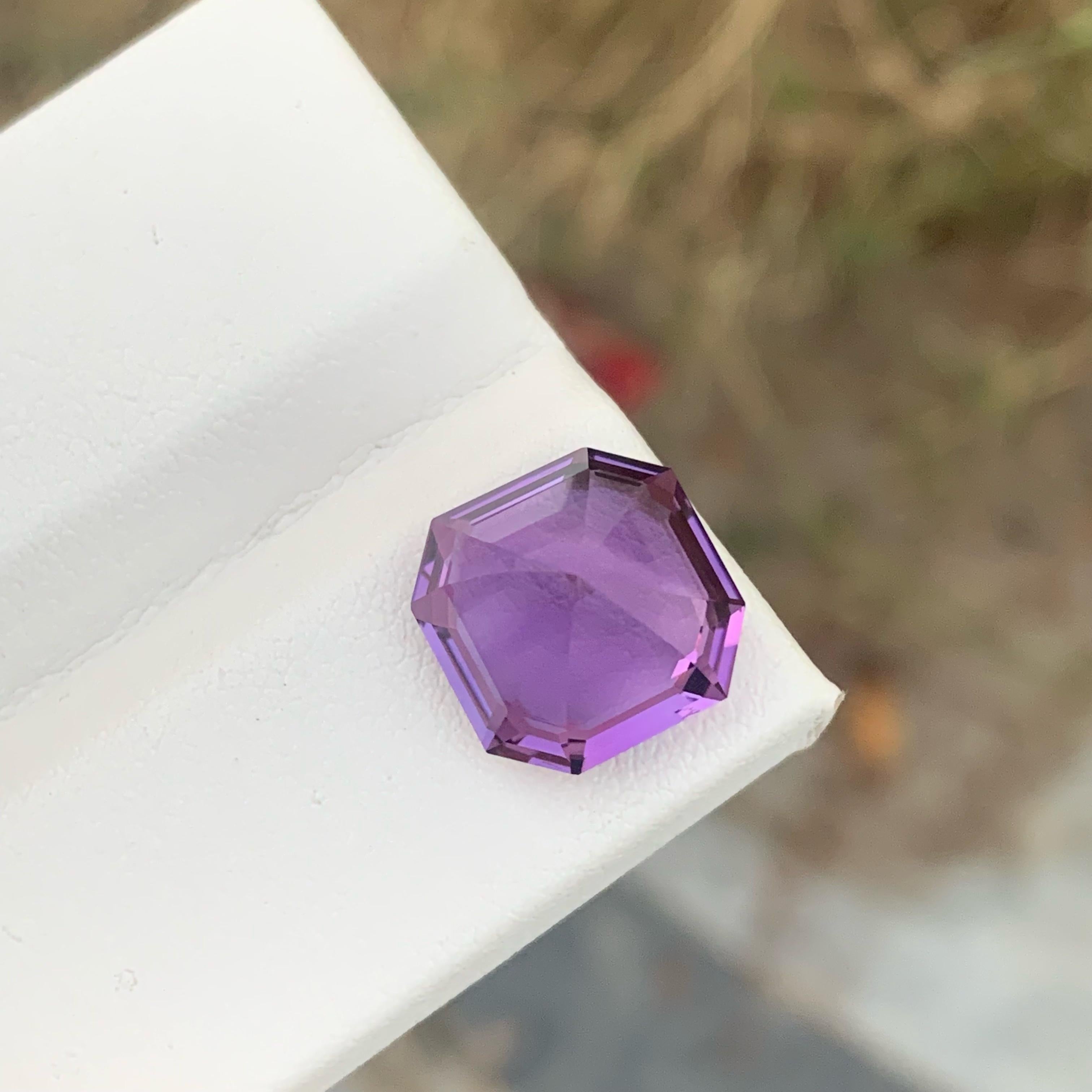 Modern Glam of Purple Amethyst 7.80 carats Asscher Cut Natural Brazilian Gemstone For Sale