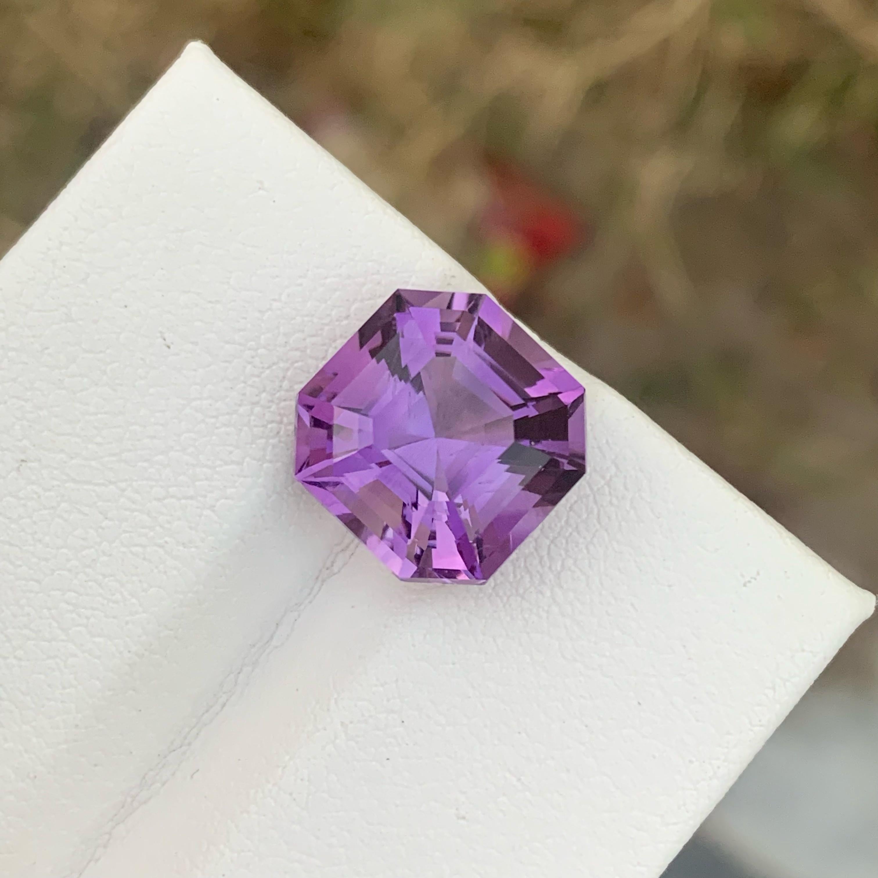 Glam of Purple Amethyst 7.80 carats Asscher Cut Natural Brazilian Gemstone In New Condition For Sale In Bangkok, TH
