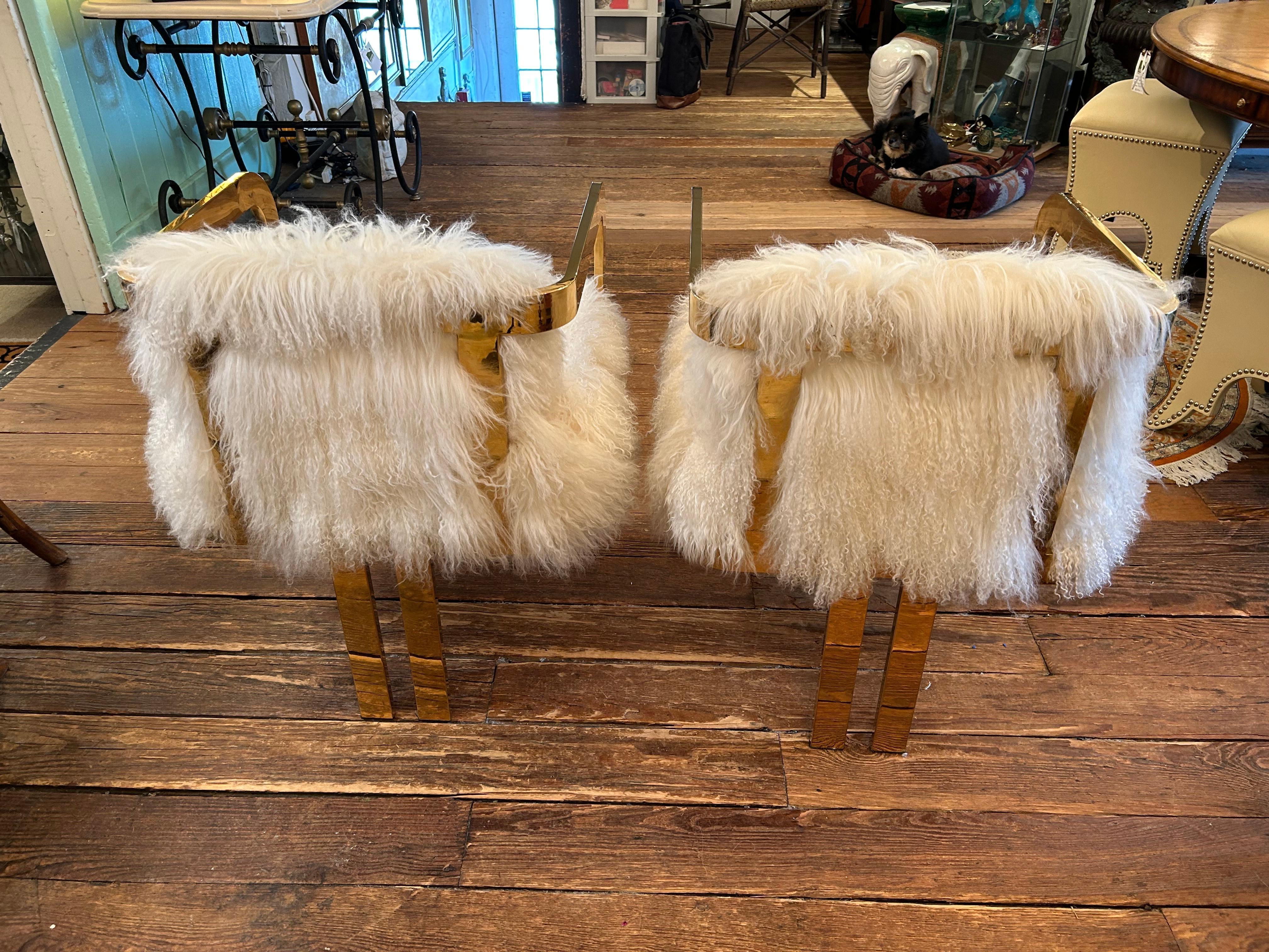 Glam-Paar  Esszimmer- oder Clubstühle aus Messing und mongolischem Fell von Modshop (21. Jahrhundert und zeitgenössisch) im Angebot