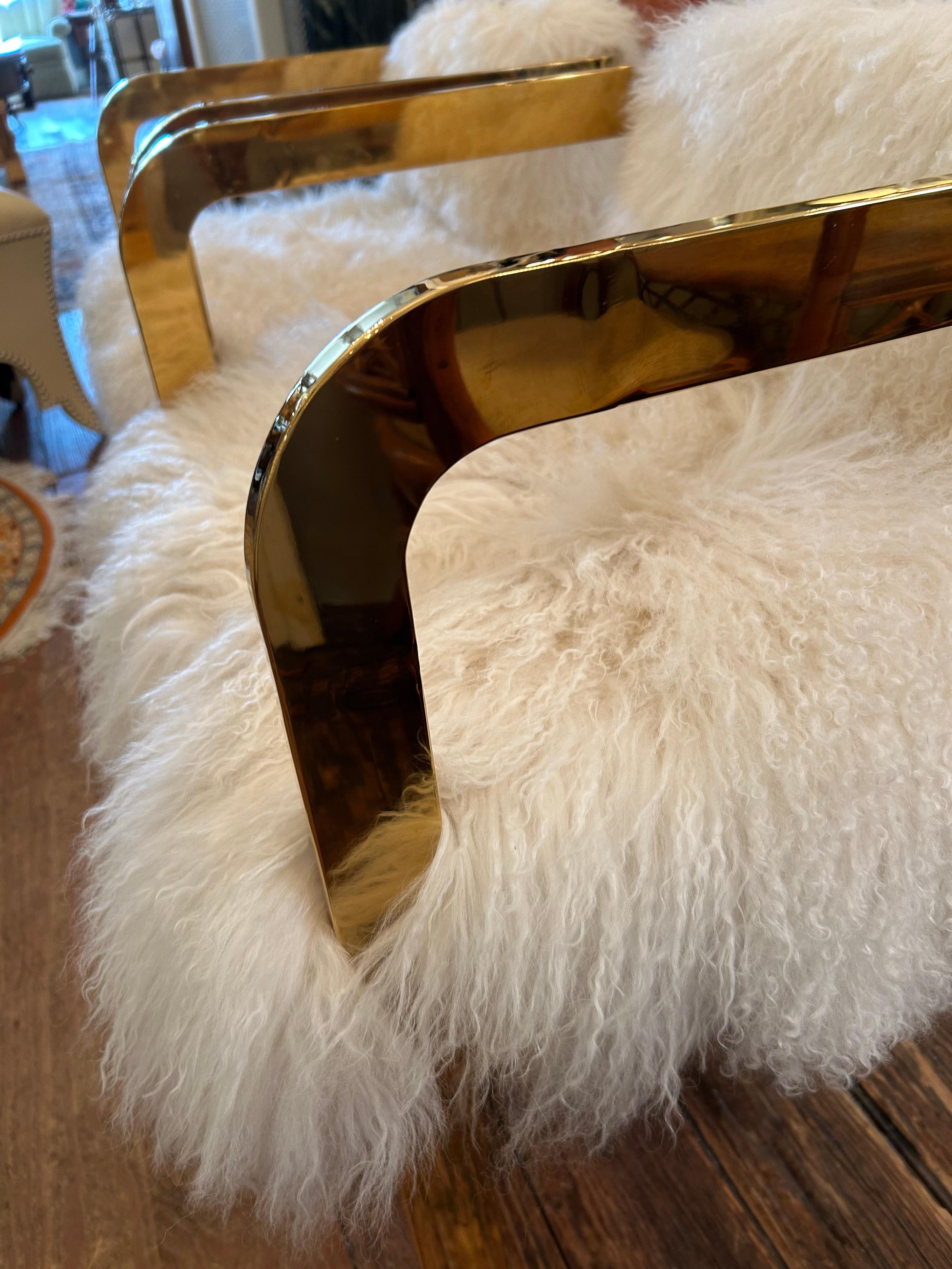 Glam-Paar  Esszimmer- oder Clubstühle aus Messing und mongolischem Fell von Modshop im Angebot 2