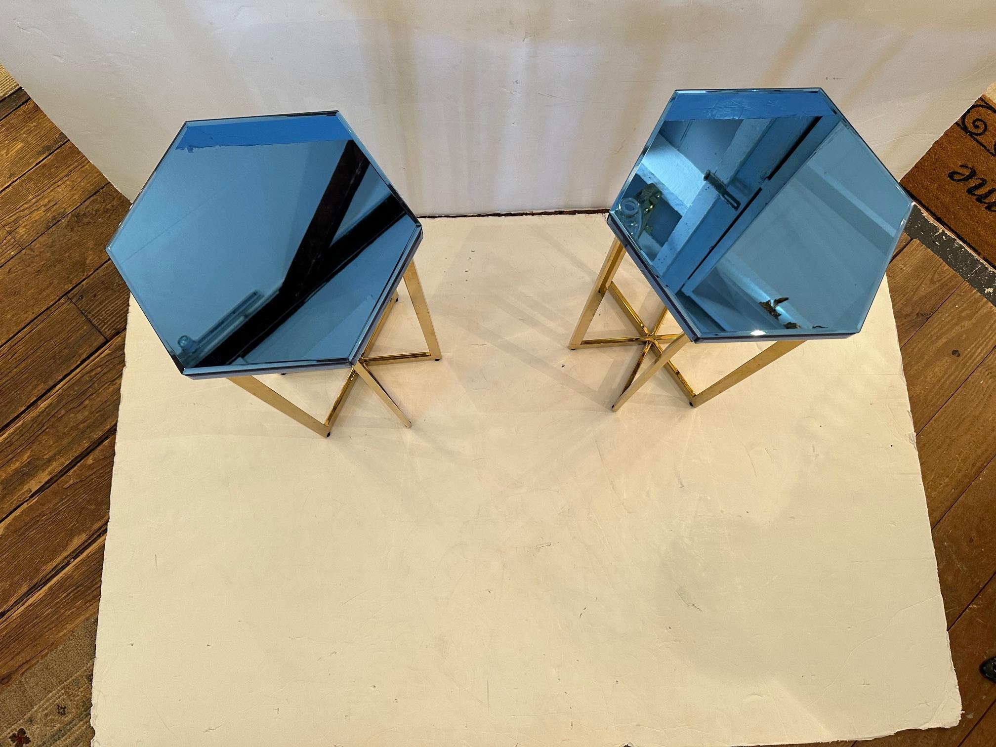 Contemporary Glam Pair of Hollywood Regency Brass & Beveled Blue Mirrored End Tables For Sale