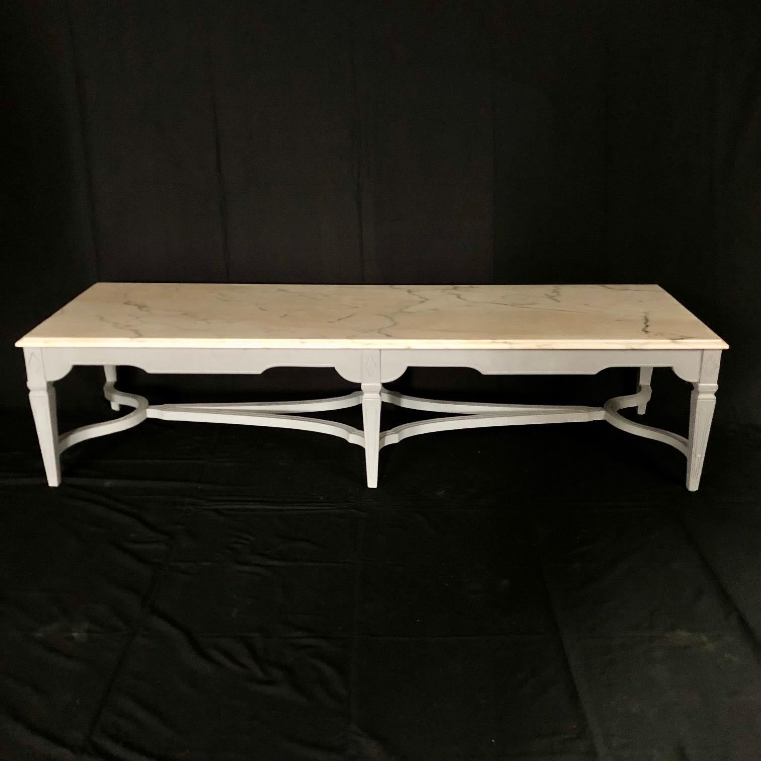 Late 20th Century Glam Side Table with Carrera Marble Top and Grey Lacquered Wood Base For Sale