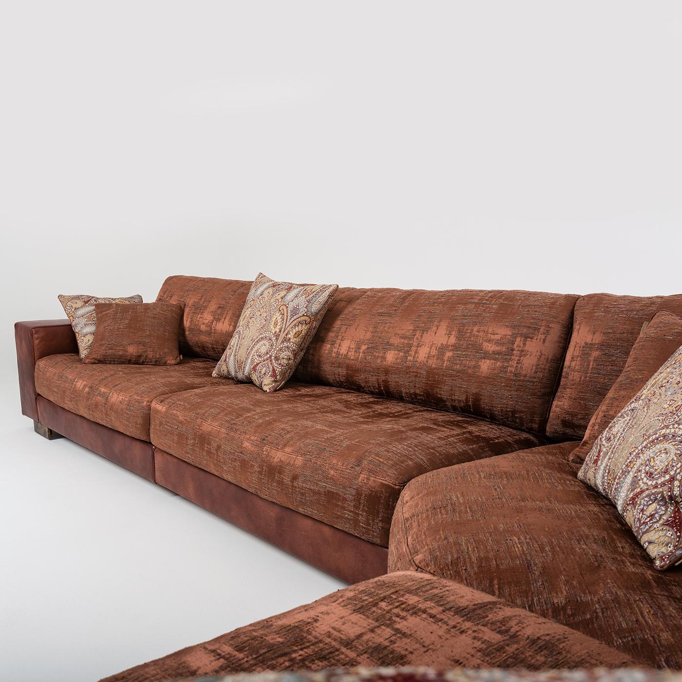 This beautiful modular sofa from the Tribeca collection is the epitome of modernity and elegance rolled into one and there are a variety of options for composing a personalized piece. With fabric upholstery, wide leather sides, low metal legs, and a