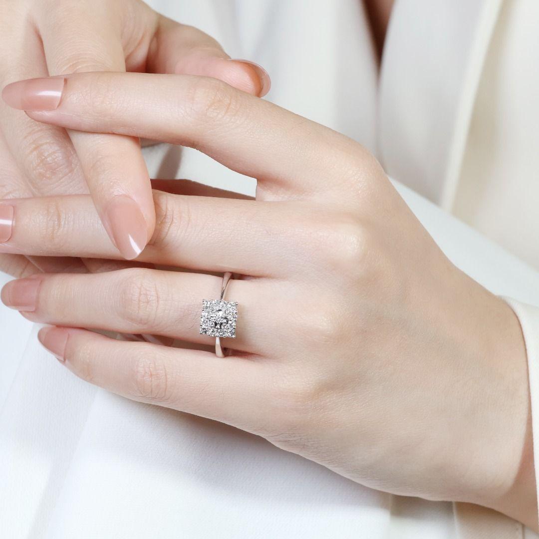 Glamouröser 0,42 Karat Diamanten-Cluster-Ring aus 18 Karat Weißgold im Angebot 4