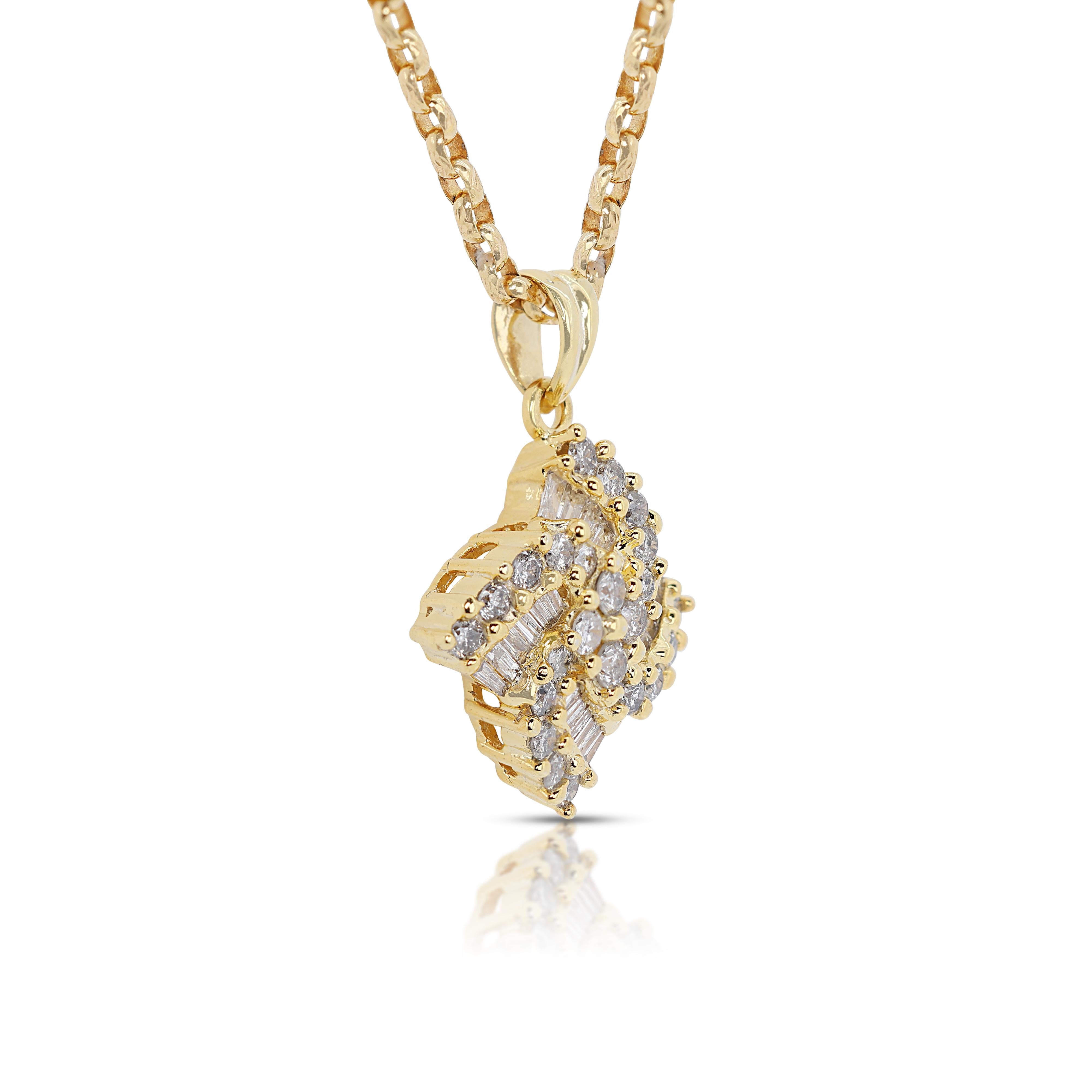 Round Cut Glamorous 0.42ct Diamonds Pendant in 18K Yellow Gold - (Chain Not Included) For Sale