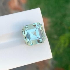Glamouröser 12,15 Karat facettierter grüner Amethyst in Asscher-Form für Schmuck
