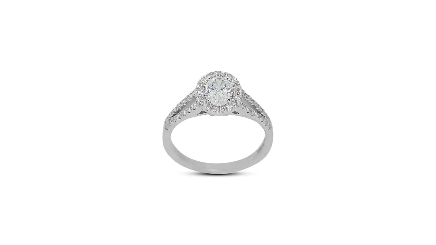 Glamouröser 1,30 Karat ovaler Diamant-Halo-Ring aus 18 Karat Weißgold - GIA zertifiziert

Erhöhen Sie Ihren Stil mit diesem exquisiten Halo-Ring aus 18 Karat Weißgold mit einem atemberaubenden ovalen Diamanten von 1,00 Karat in der Mitte. Den