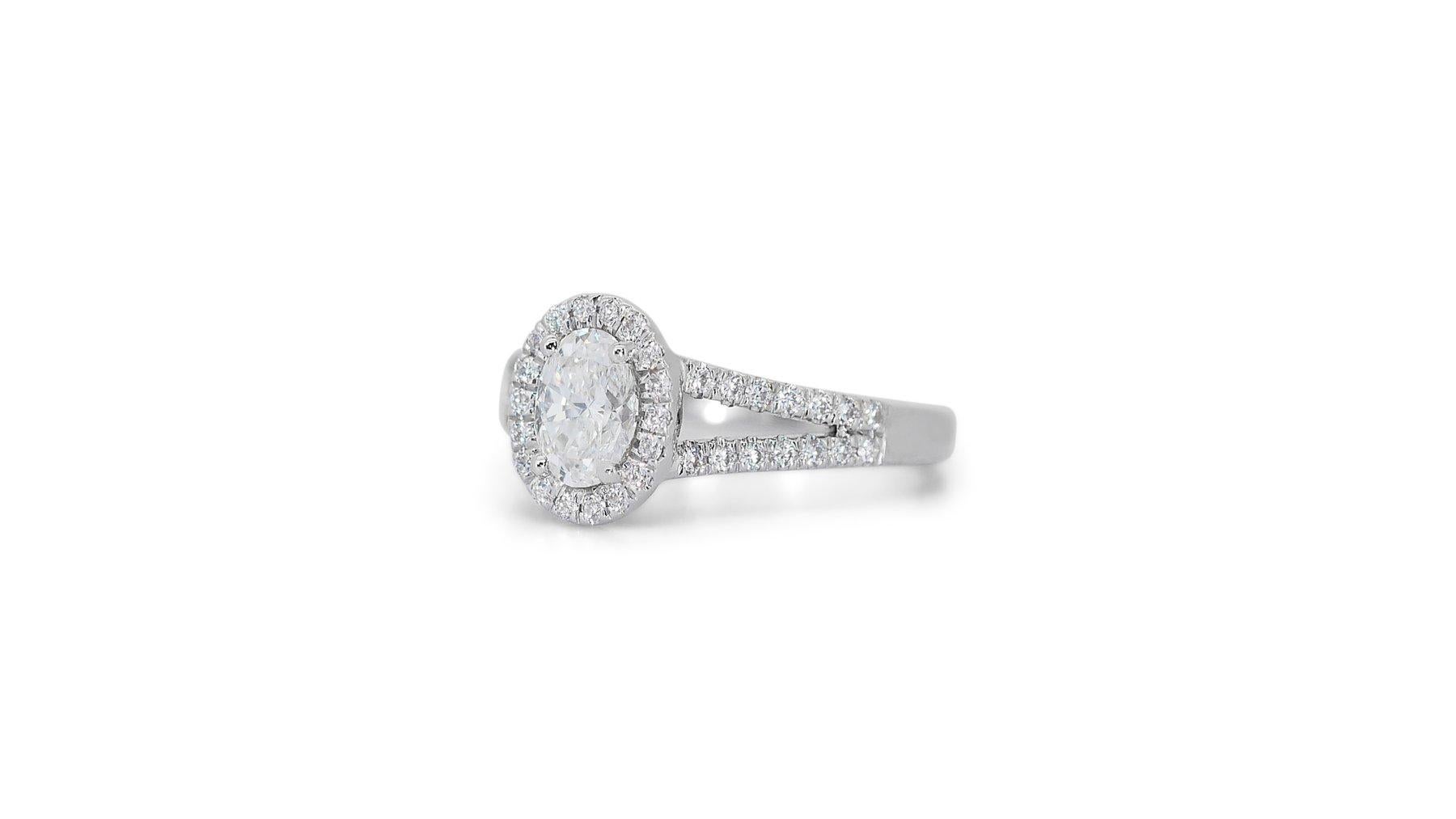 Glamouröser 1,30 Karat ovaler Diamant-Halo-Ring aus 18 Karat Weißgold - GIA zertifiziert (Ovalschliff) im Angebot