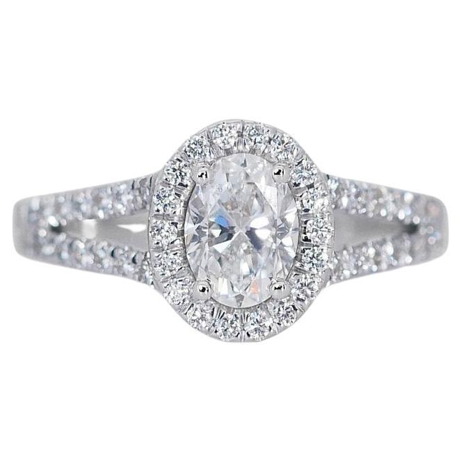 Glamouröser 1,30 Karat ovaler Diamant-Halo-Ring aus 18 Karat Weißgold - GIA zertifiziert im Angebot