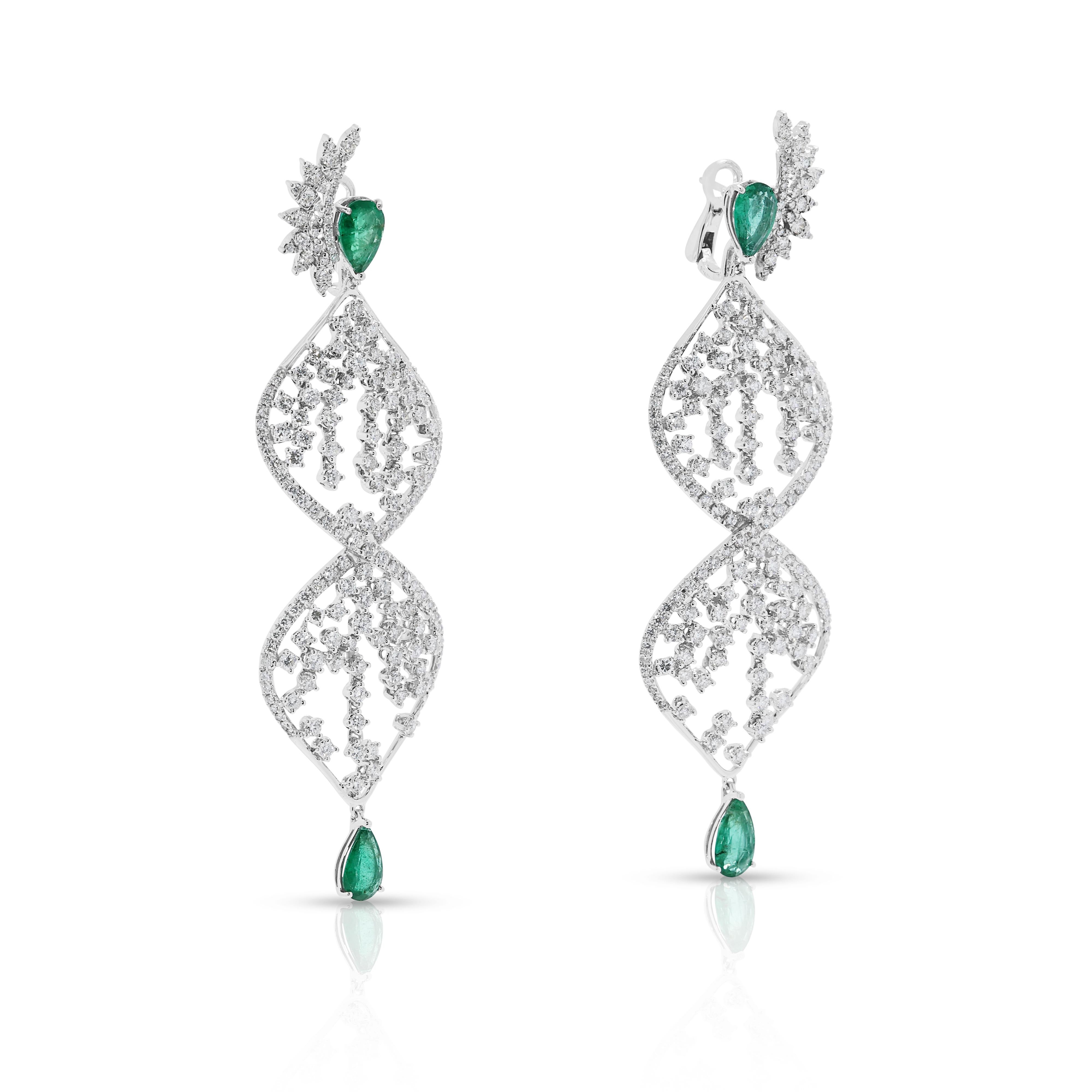 Glamurosos pendientes de gota de esmeralda y diamante natural de 13,45 ct en oro blanco de 18 quilates Corte pera en venta