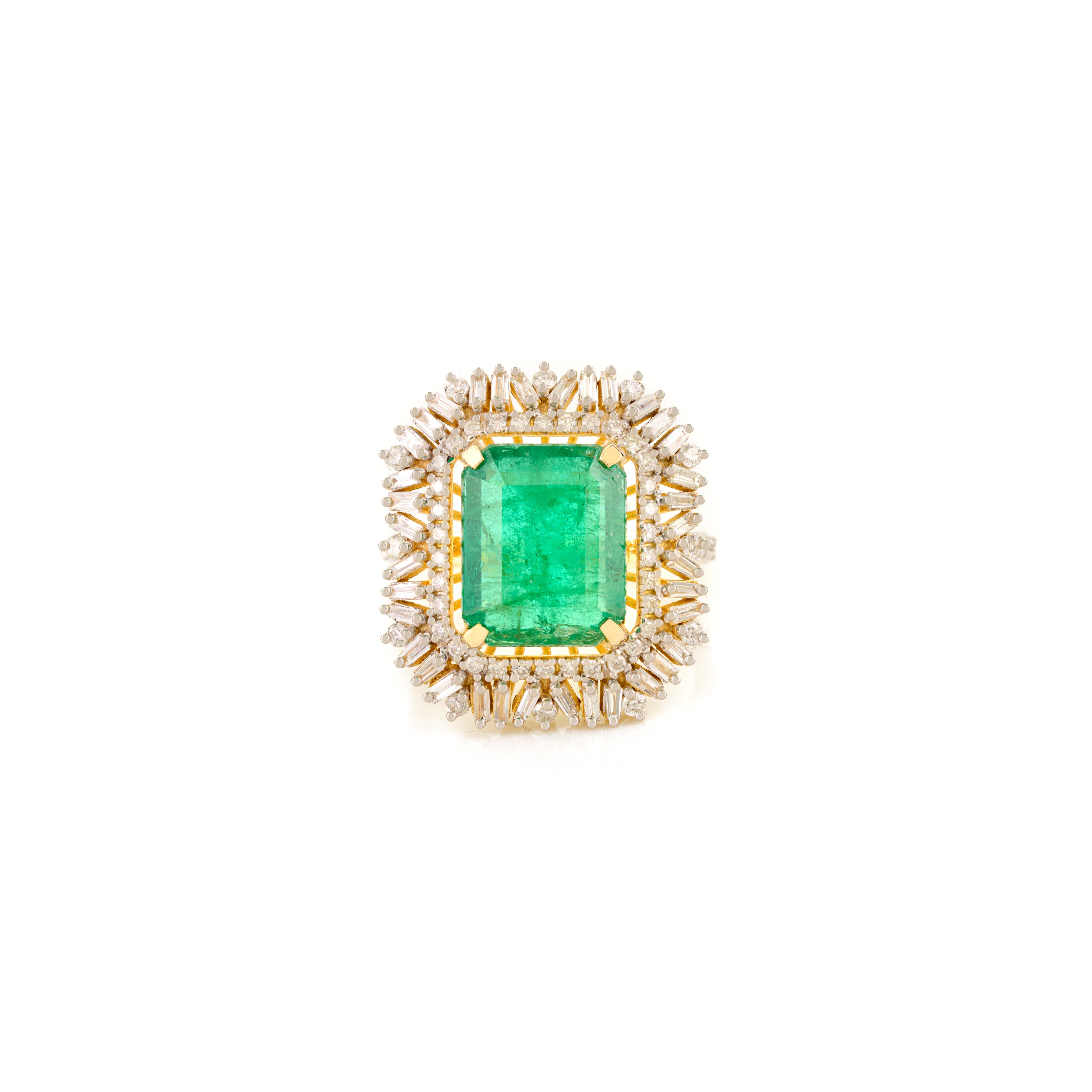 En vente :  Bague cocktail en or jaune 14k avec émeraude et diamants 9