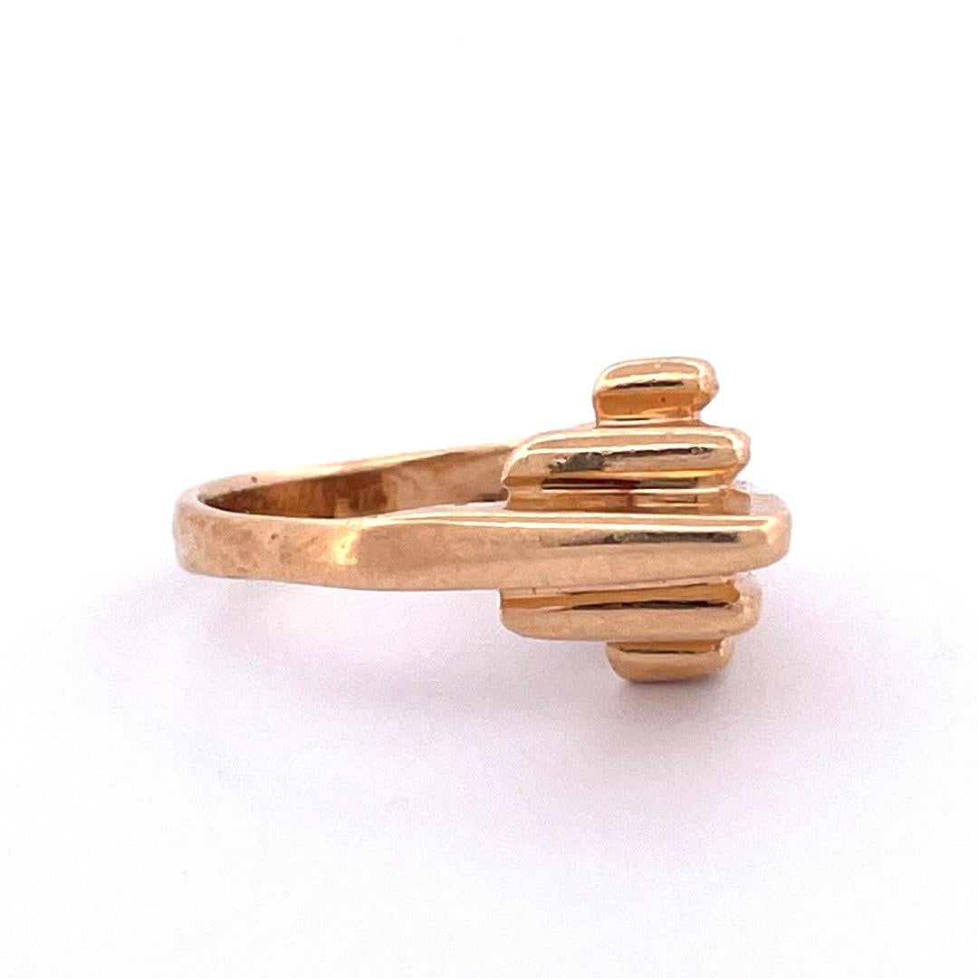 Glamorous 14k Yellow Gold Five-Finger Design Ring In New Condition For Sale In New York, NY