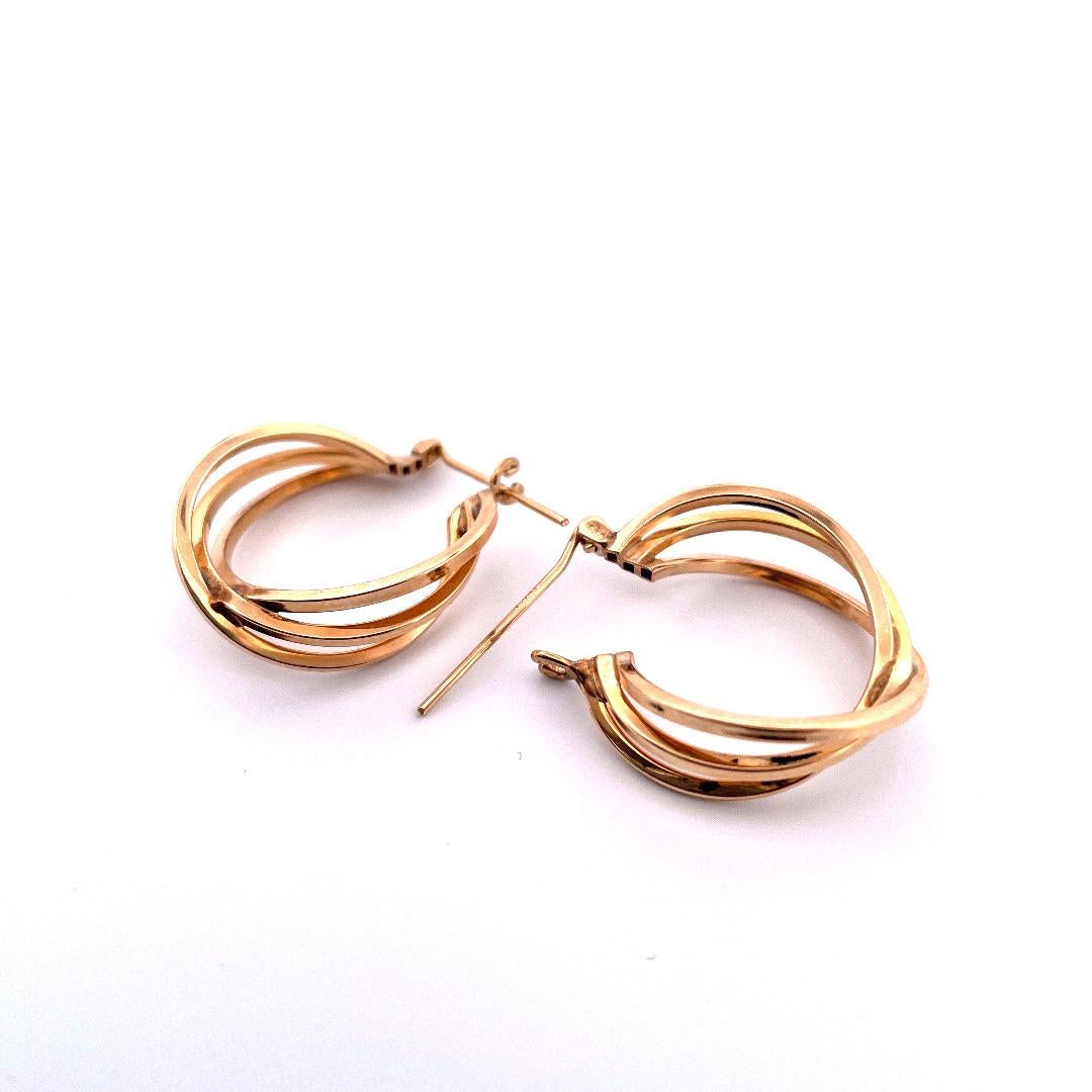 Glamorous 14k Yellow Gold Triple Hoop Earrings In New Condition For Sale In New York, NY