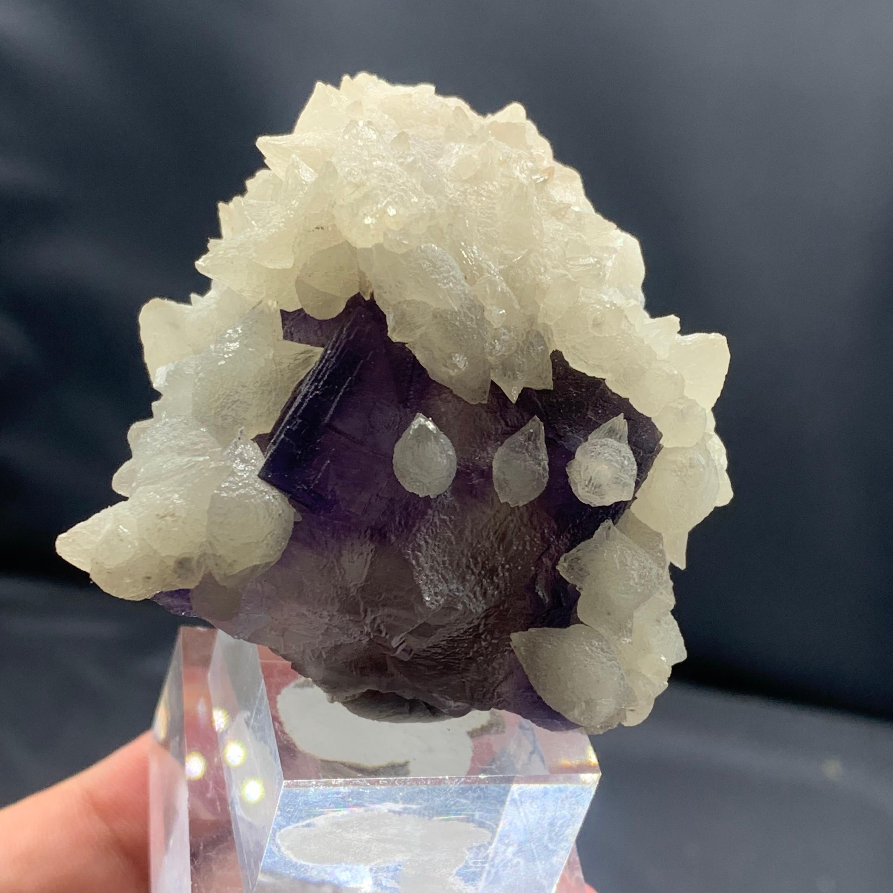 Pakistani Glamorous 162.08 Gram Fluorite Specimen with Dog Tooth from Pakistan  For Sale