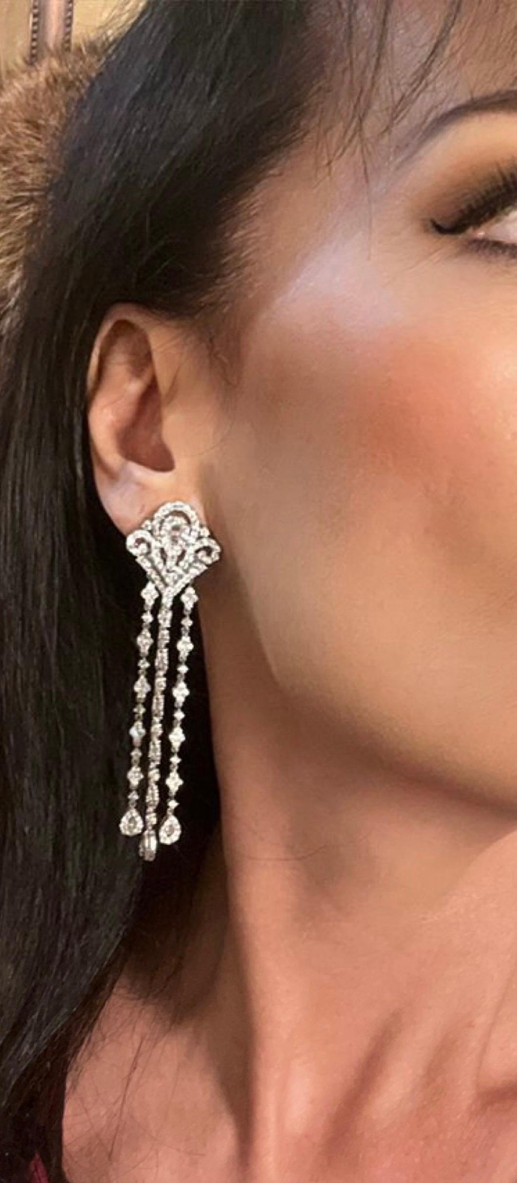 Artisan Glamorous 16.5 Carat Diamond Fleur De Lis Chandelier 18k White Gold Earrings For Sale