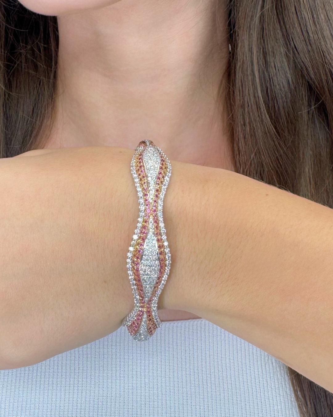 Bangle glamour con zaffiri e diamanti da 16,68 carati in oro bianco e rosa 18 carati in vendita 5