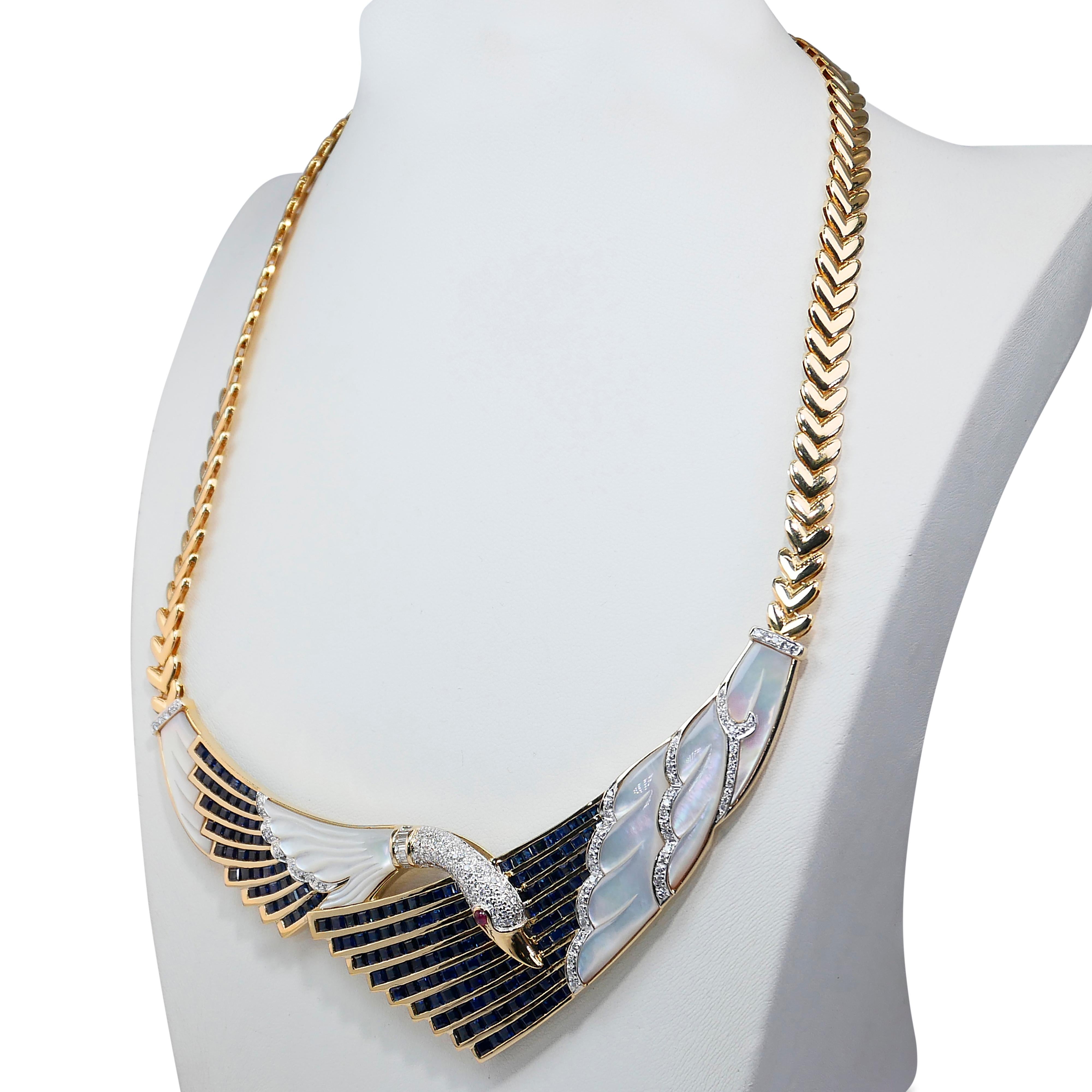Collana glamour con perle, zaffiri, rubini e diamanti da 16,77 carati - Certificato IGI

Questa lussuosa collana in oro giallo 18 carati celebra l'eleganza e la maestria artigianale. Caratterizzato da cinque madreperle bianche, questo pezzo è