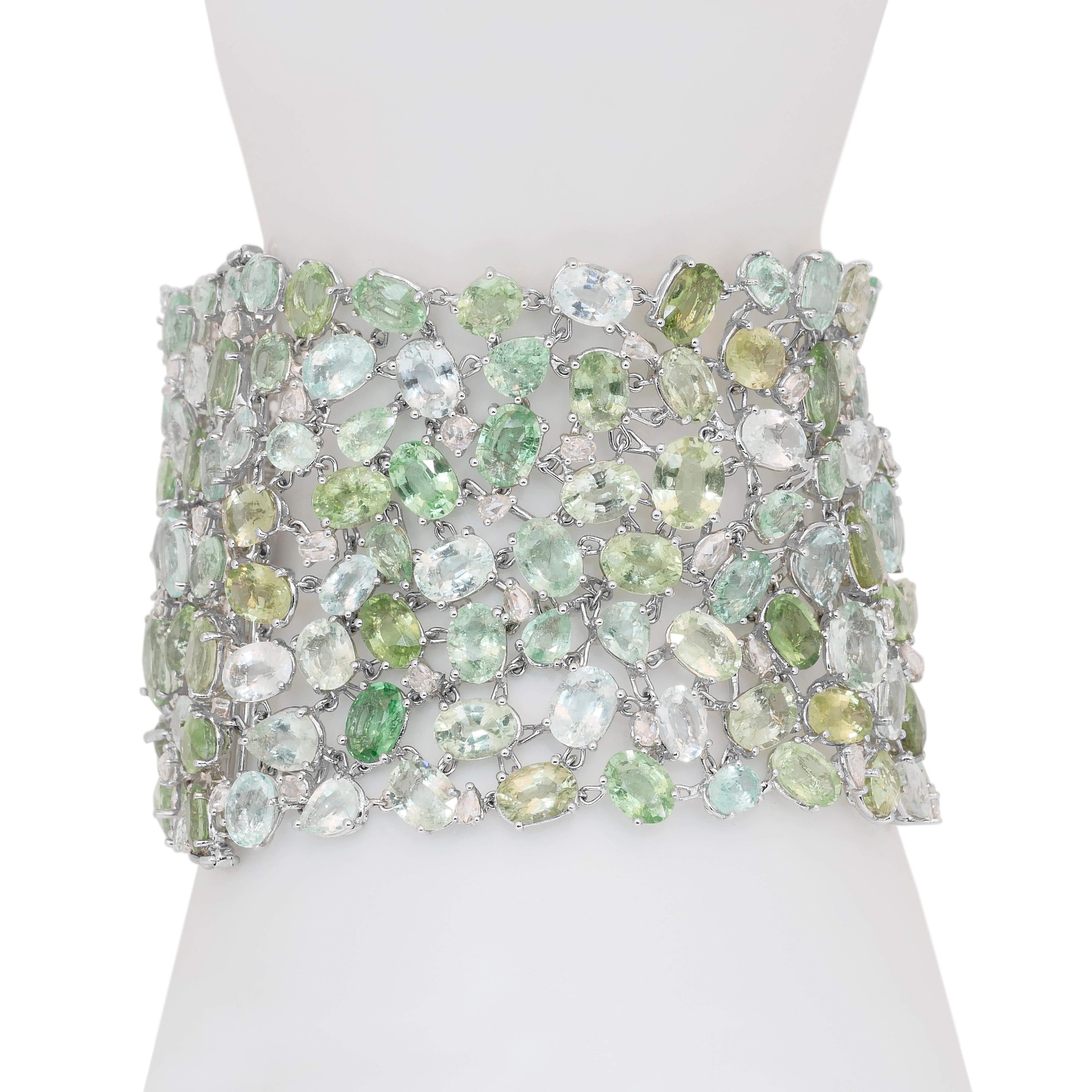 Taille rose Bracelet glamour en or blanc 18k de 169,58ct de tourmalines et diamants en vente