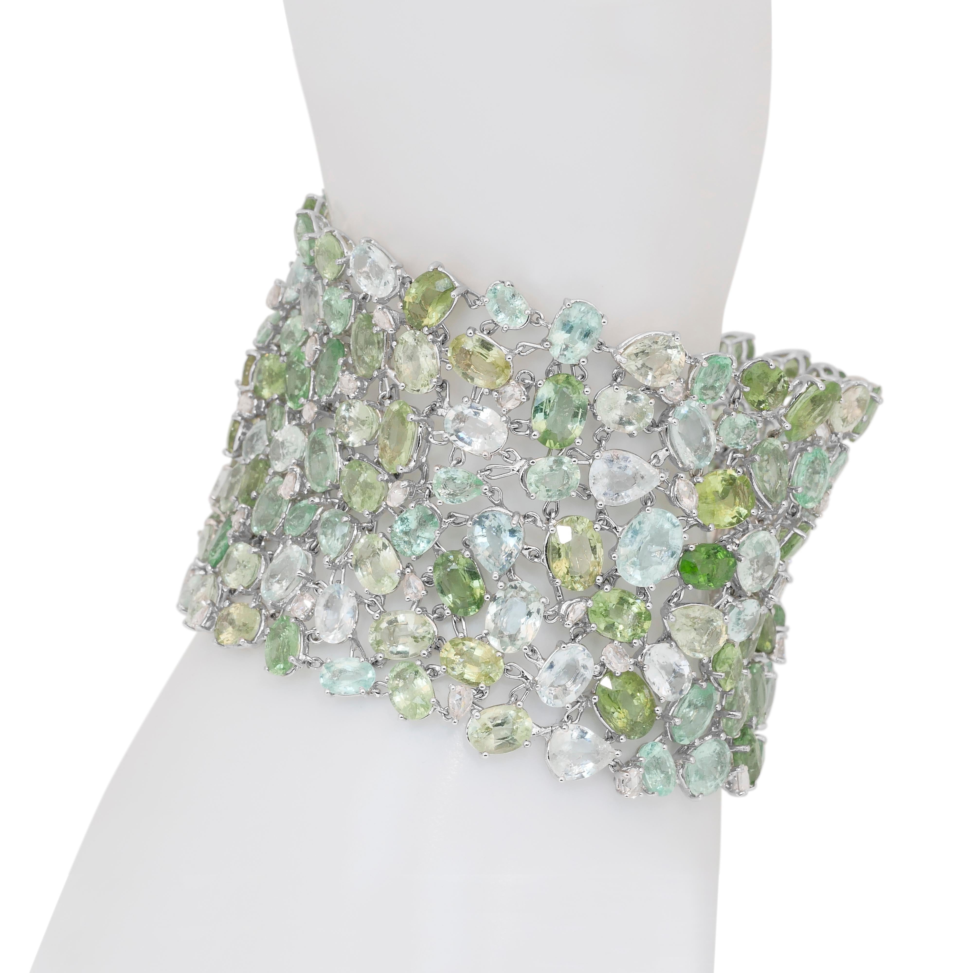 Bracelet glamour en or blanc 18k de 169,58ct de tourmalines et diamants Neuf - En vente à רמת גן, IL