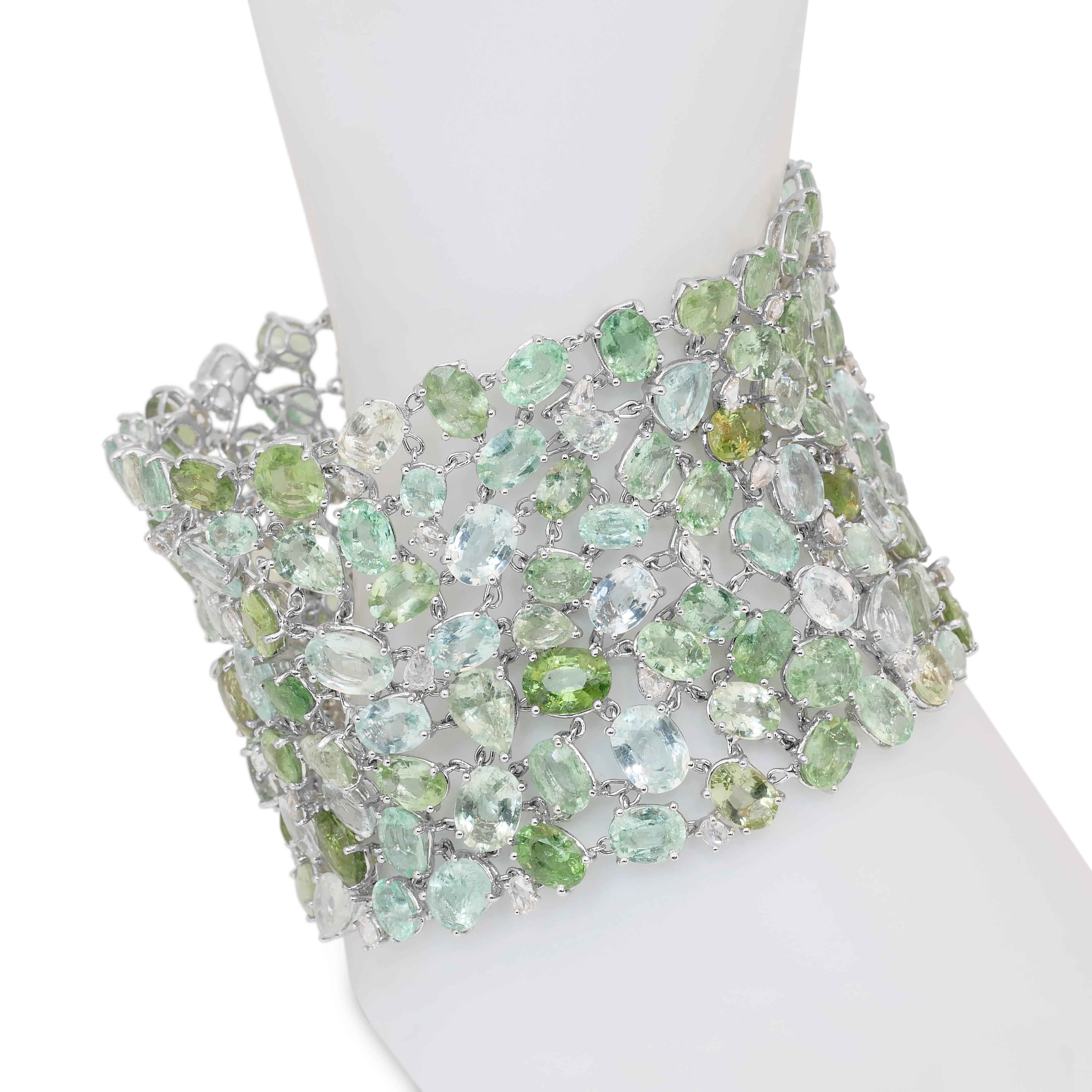 Bracelet glamour en or blanc 18k de 169,58ct de tourmalines et diamants en vente 1