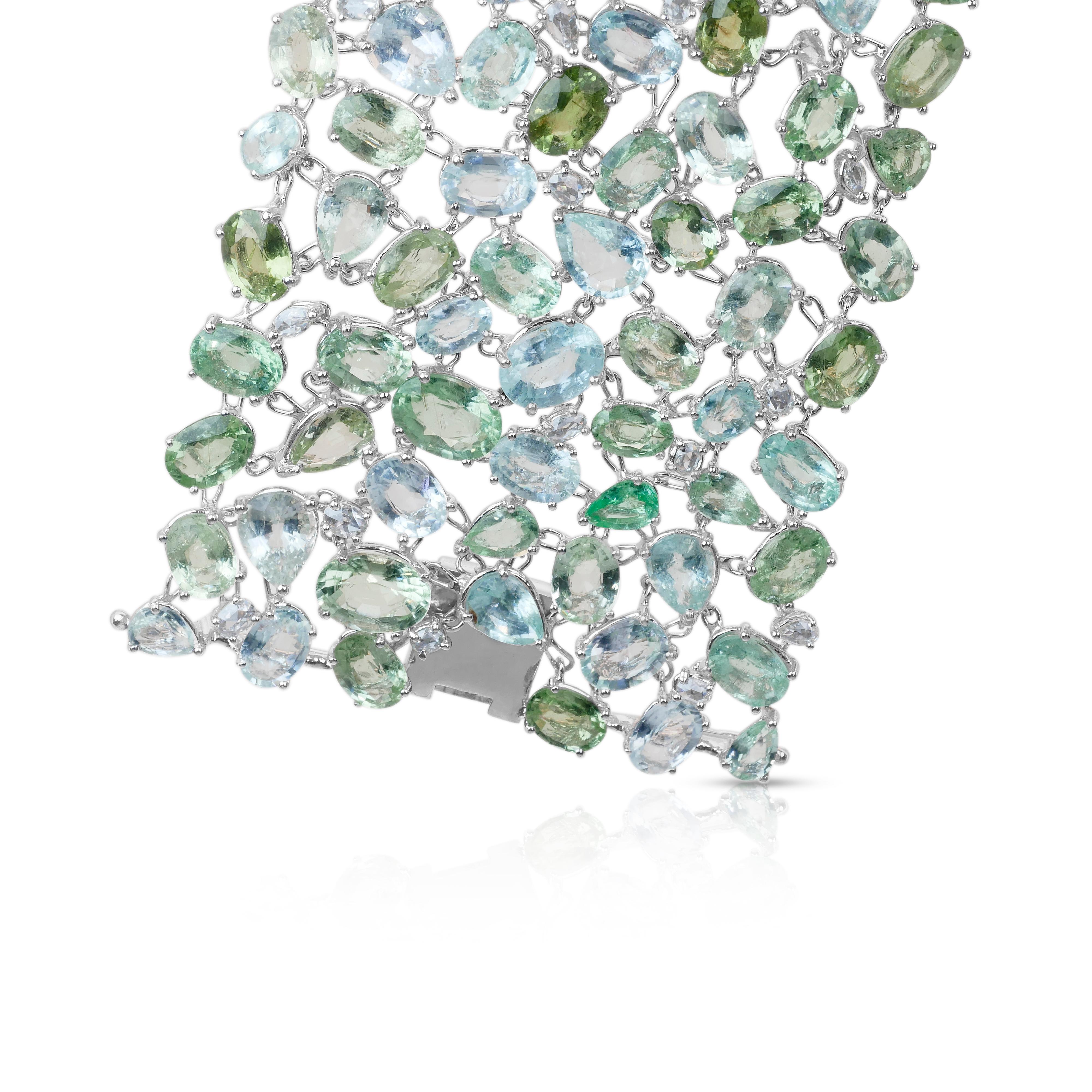 Bracelet glamour en or blanc 18k de 169,58ct de tourmalines et diamants en vente 2
