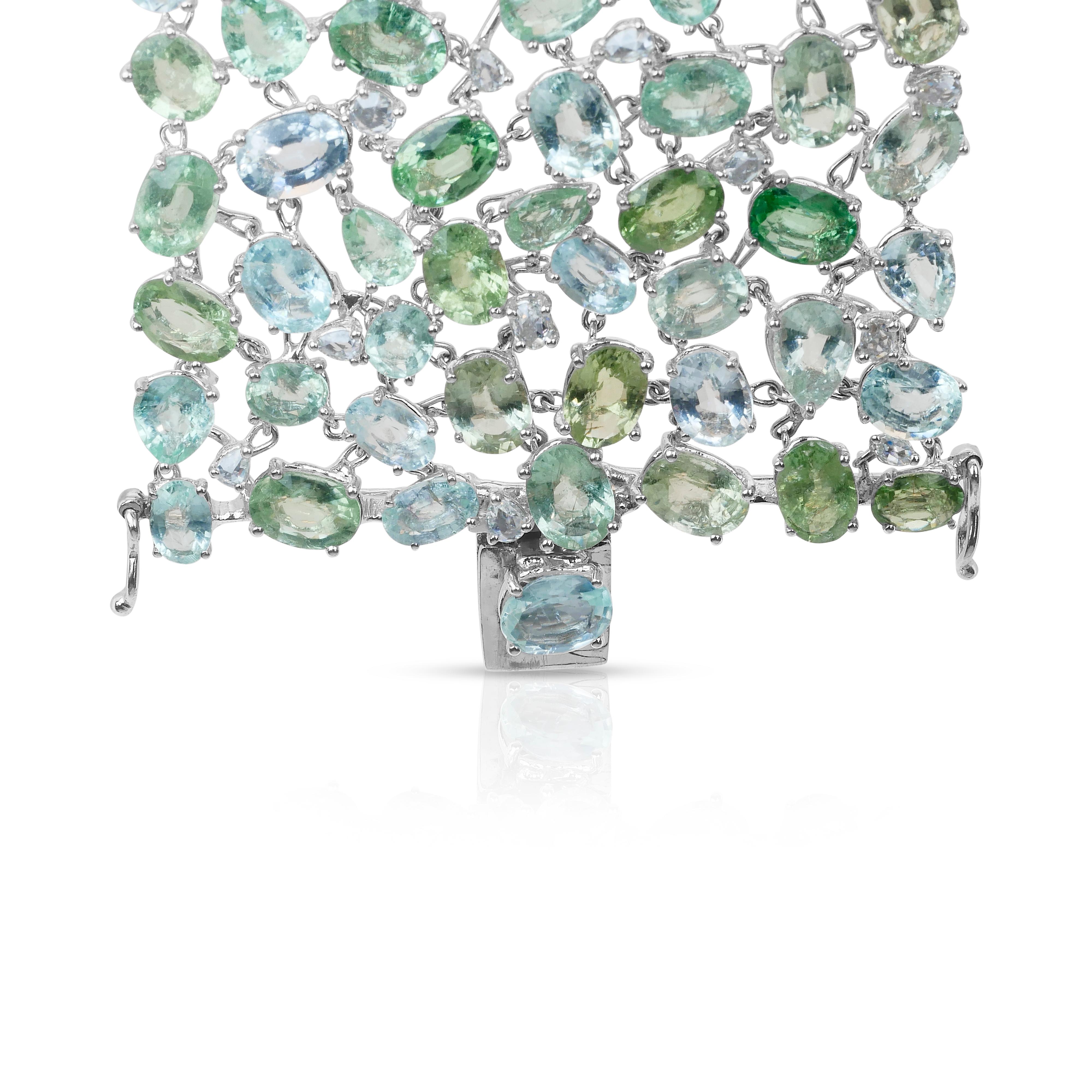 Bracelet glamour en or blanc 18k de 169,58ct de tourmalines et diamants en vente 3