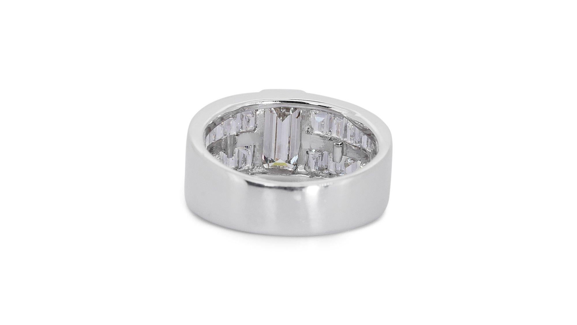 Glamorous 18K White Gold Dome Ring w/ 1.90 ct Natural Diamonds IGI Certificate For Sale 1