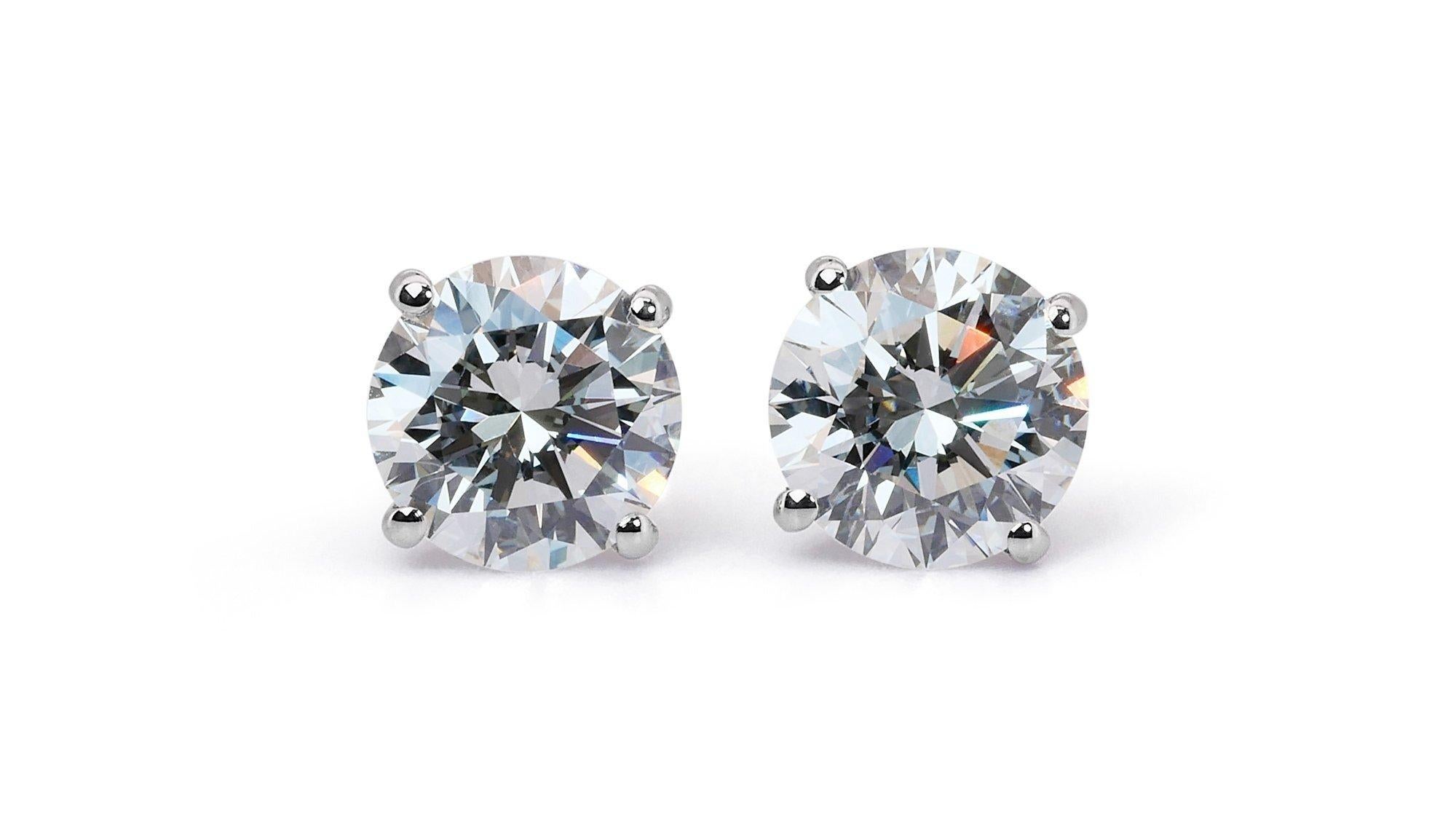 Glamorous 18k White Gold Stud Earrings w/ 2.03 Carat Natural Diamonds GIA Cert In New Condition For Sale In רמת גן, IL