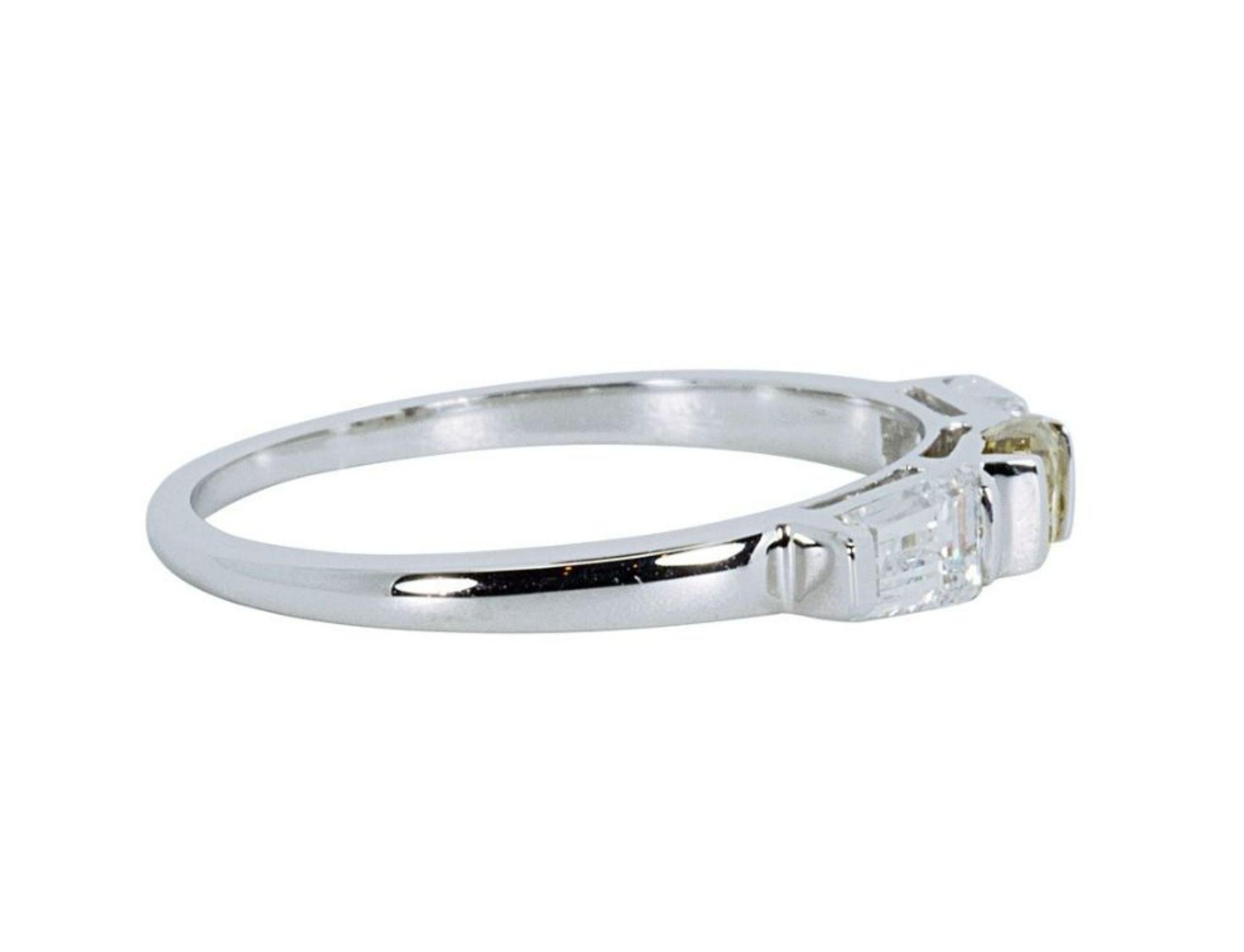 Women's Glamorous 18k White Gold with .30 Natural Diamond For Sale