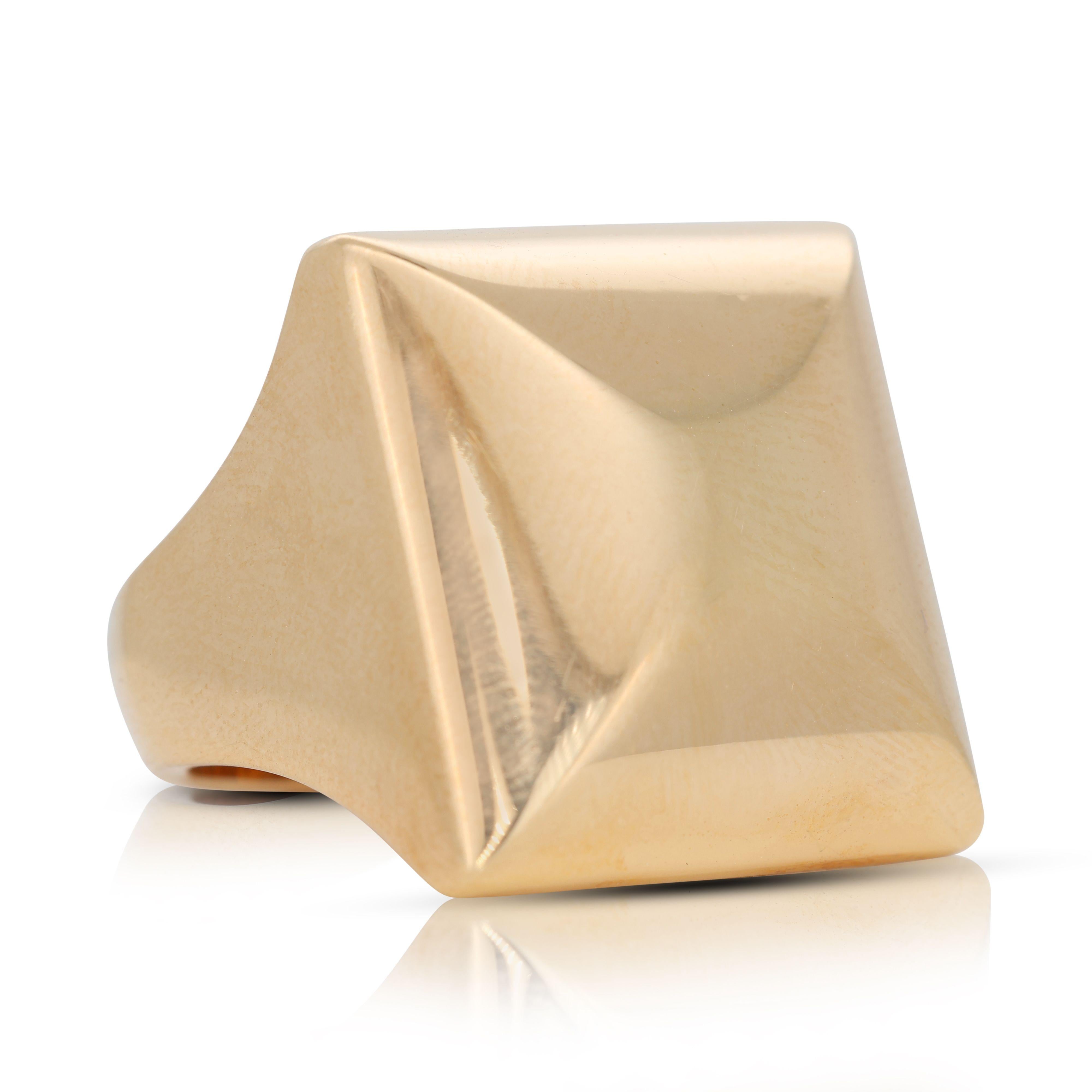 Glamorous 18k Yellow Gold Dome Square Ring In New Condition In רמת גן, IL