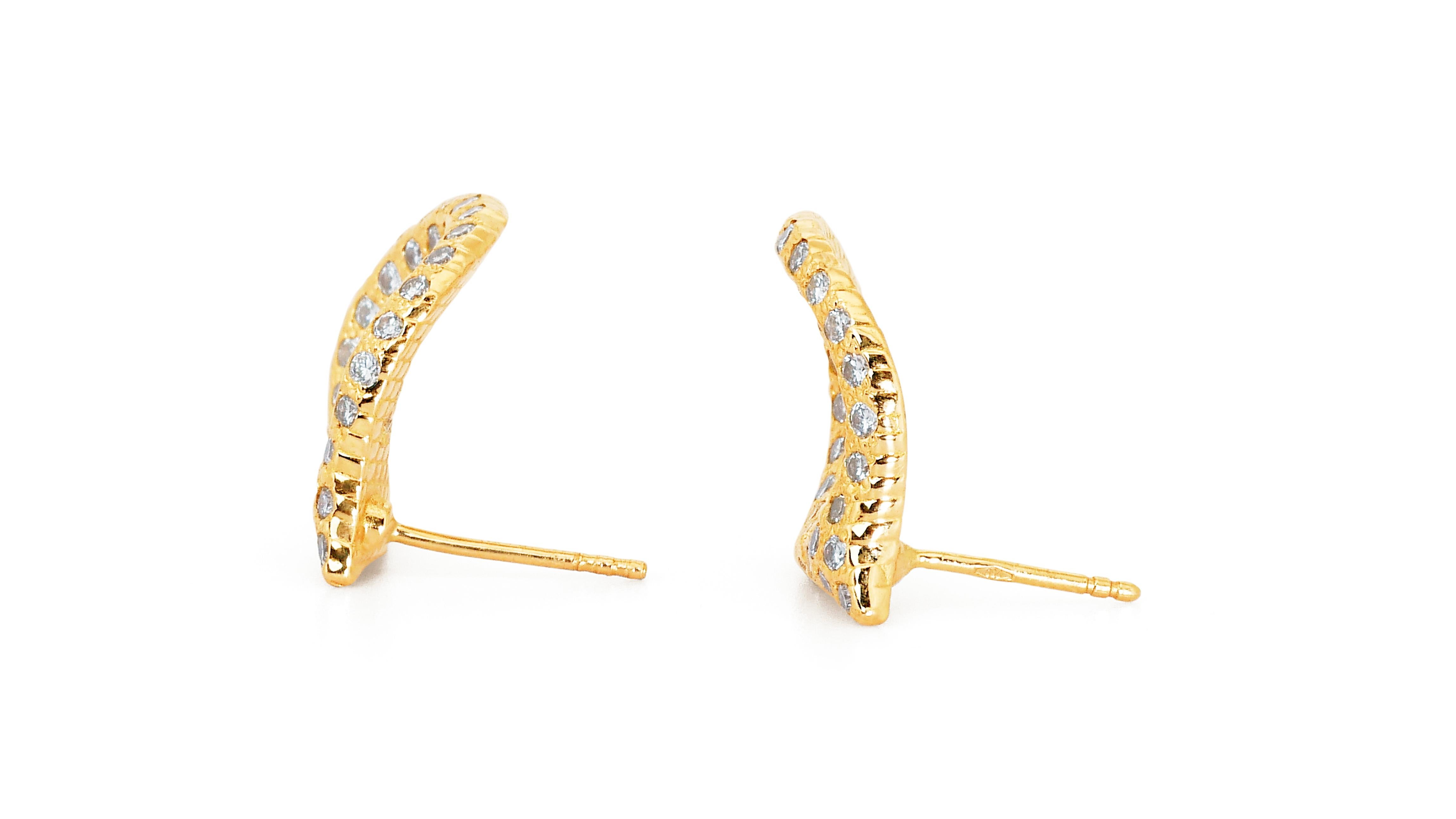 Glamorous 18k Yellow Gold Earrings w/ 1.28ct Natural Diamonds IGI Certificate In New Condition For Sale In רמת גן, IL