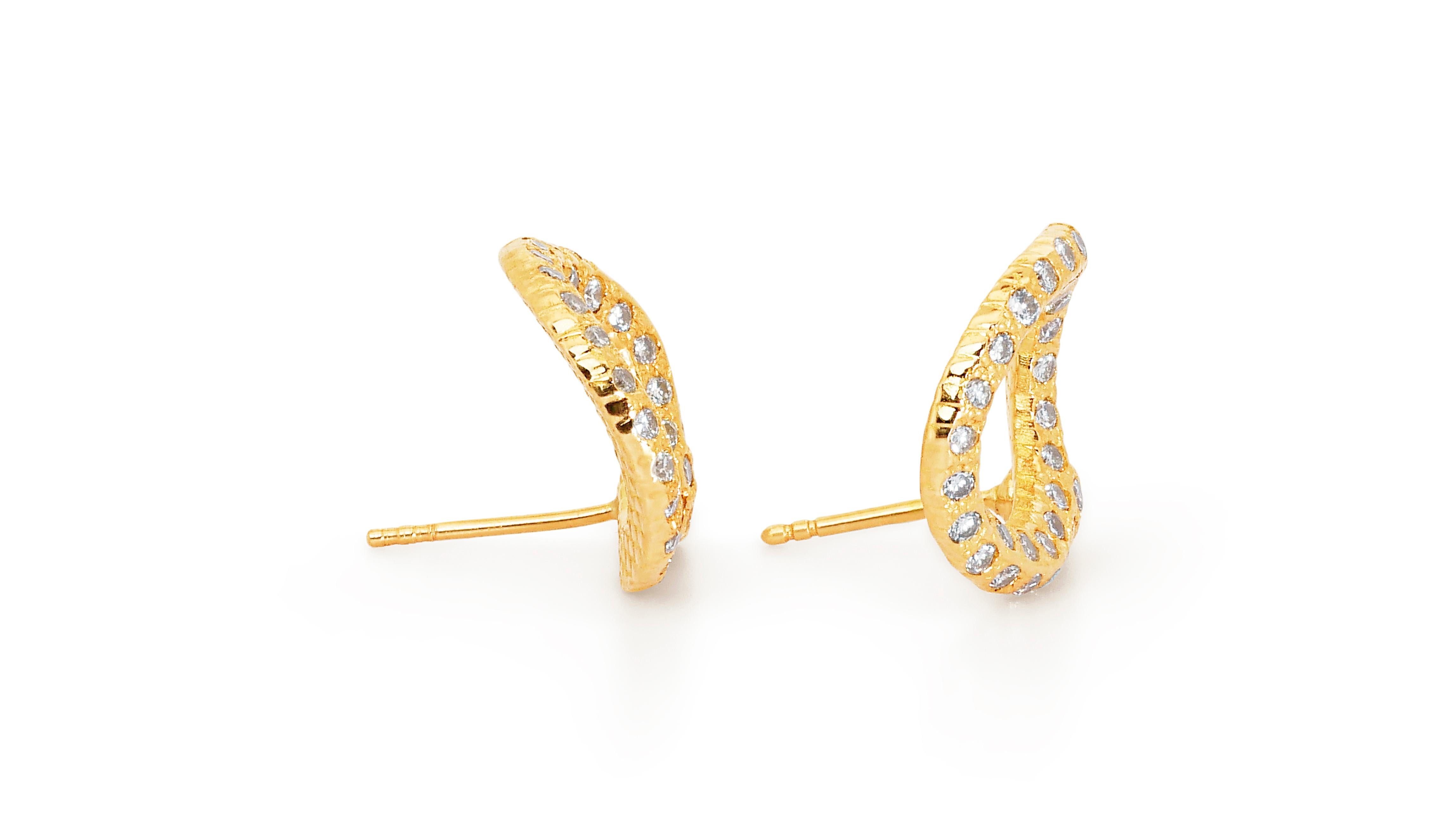 Glamorous 18k Yellow Gold Earrings w/ 1.28ct Natural Diamonds IGI Certificate For Sale 1
