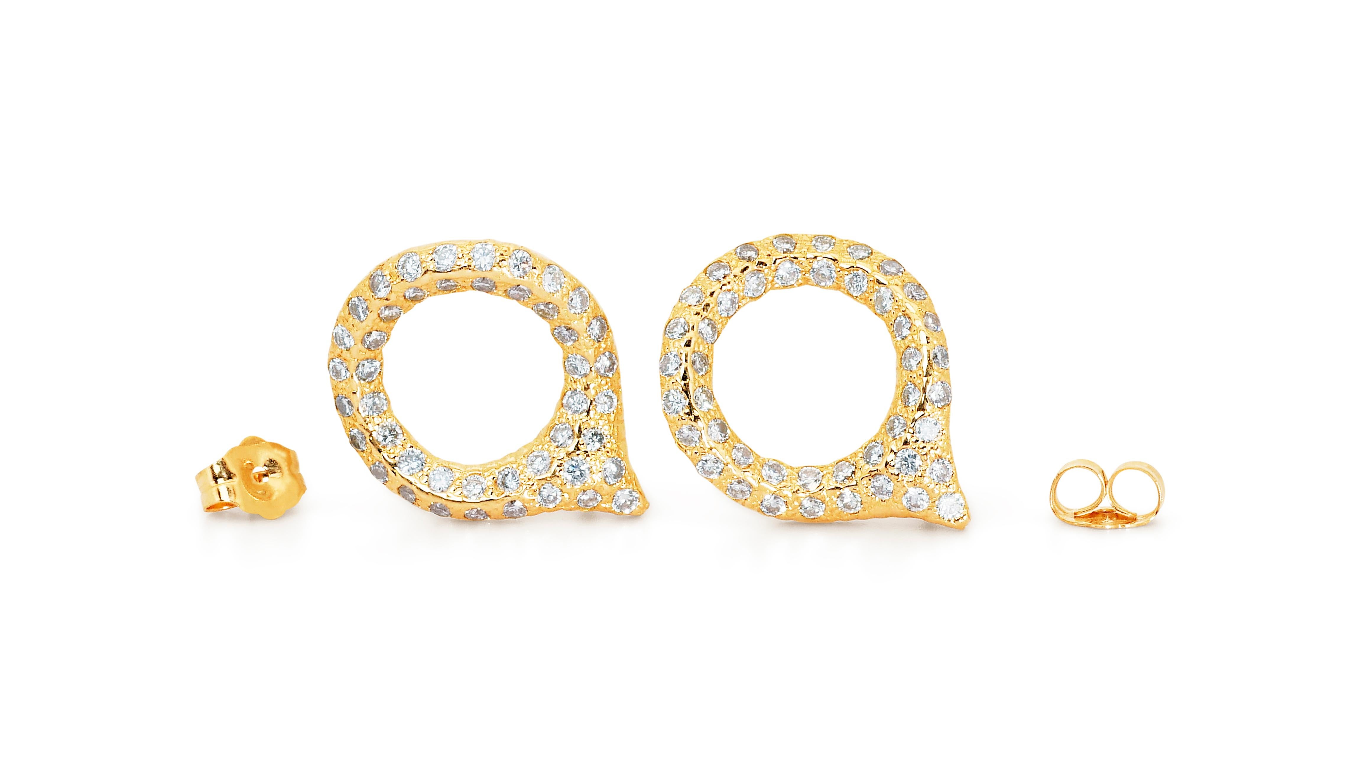 Glamorous 18k Yellow Gold Earrings w/ 1.28ct Natural Diamonds IGI Certificate For Sale 3