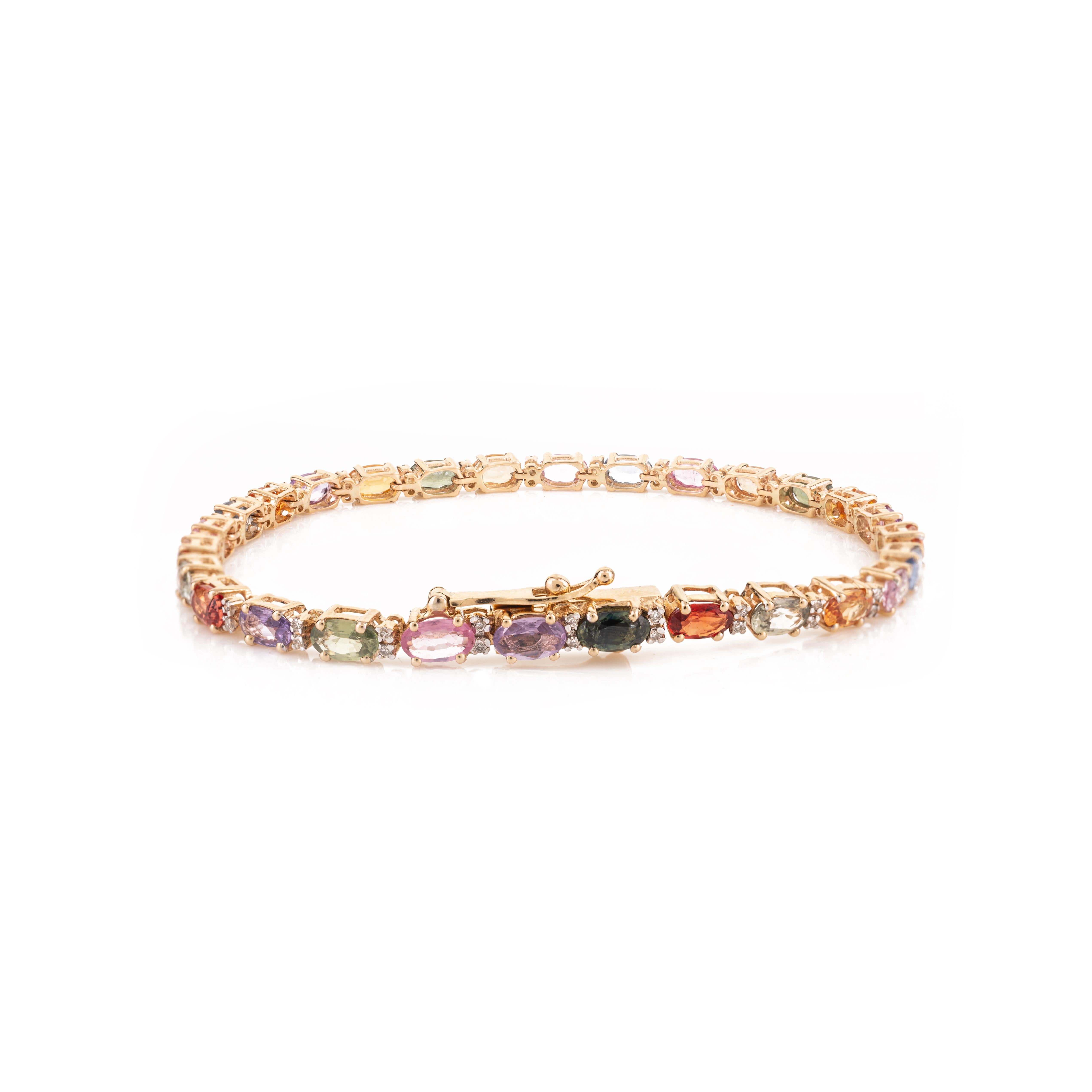 Contemporain Bracelet tennis pour femmes en or jaune 18 carats avec plusieurs saphirs et diamants  en vente