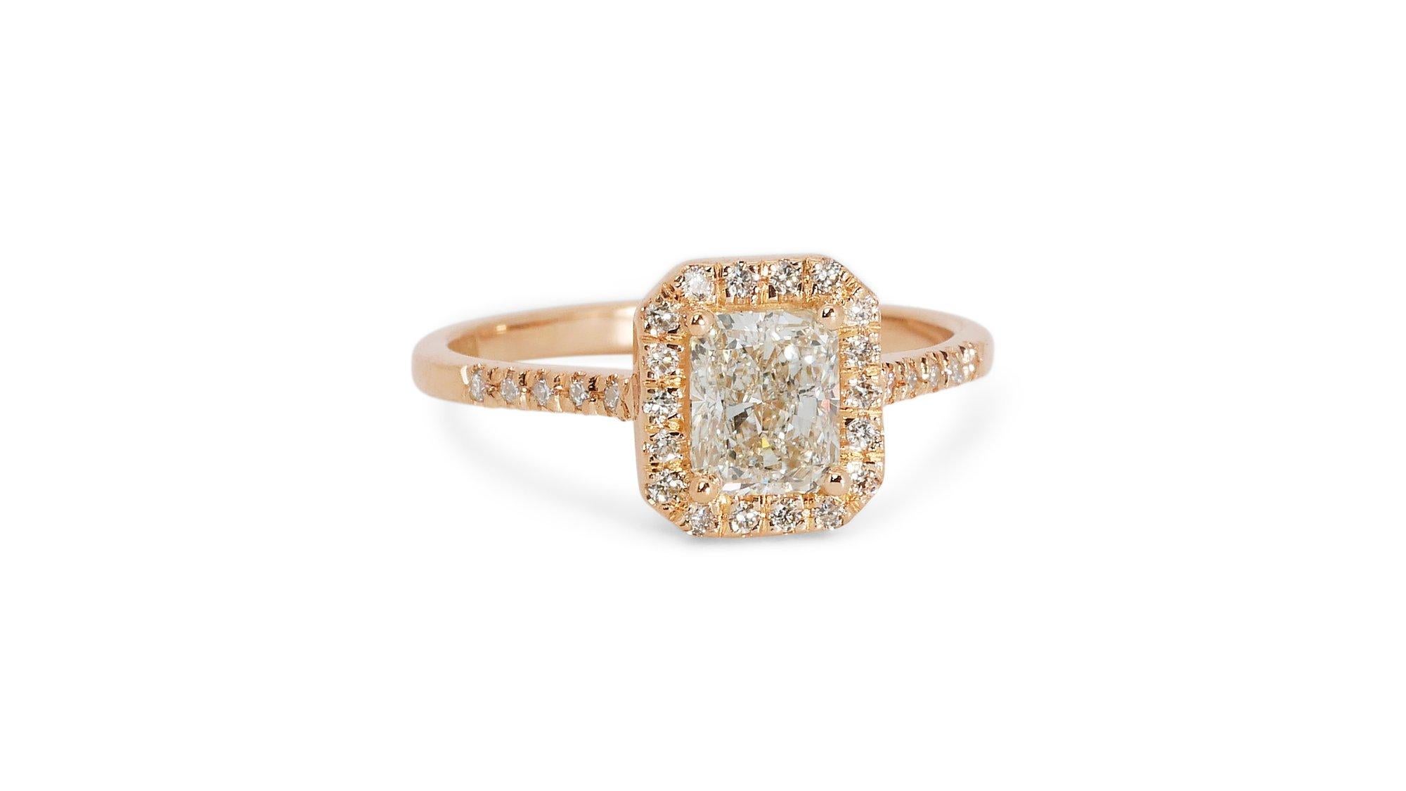 Women's Glamorous 18k Yellow Gold Natural Diamond Halo Ring w/1.72 ct - GIA Certified For Sale